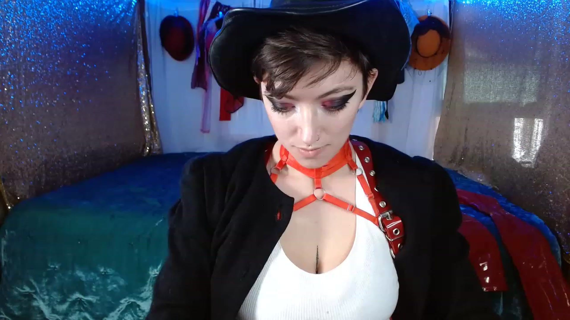 Gallery image thumbnail from VictoriaViero's myfreecams stream on, 11/18/2022, 16:50 image 3 of 20