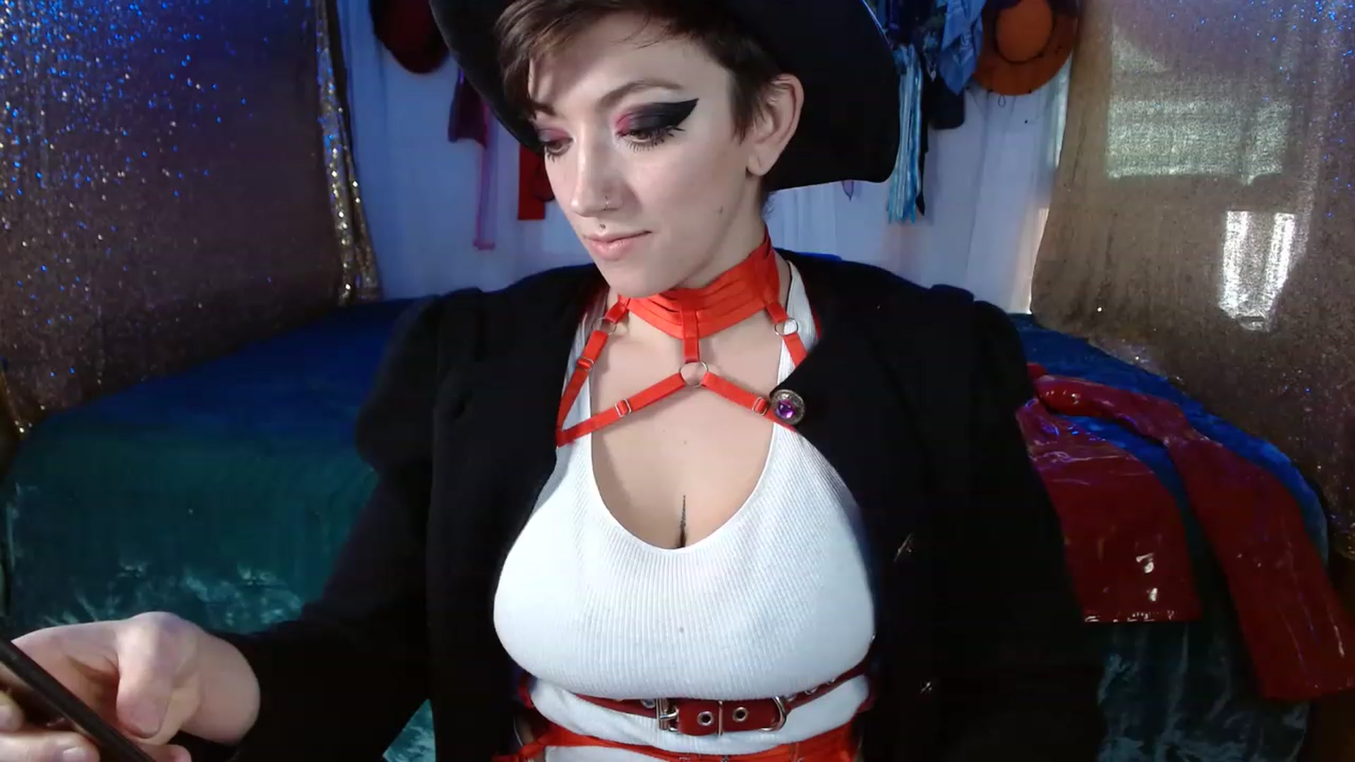 Gallery image thumbnail from VictoriaViero's myfreecams stream on, 11/18/2022, 16:50 image 14 of 20