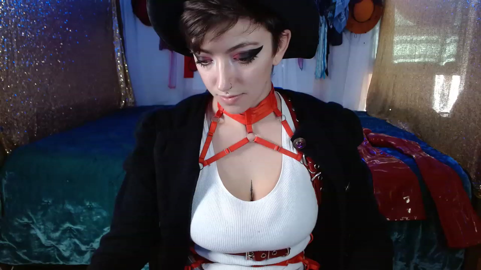 Gallery image thumbnail from VictoriaViero's myfreecams stream on, 11/18/2022, 16:50 image 12 of 20