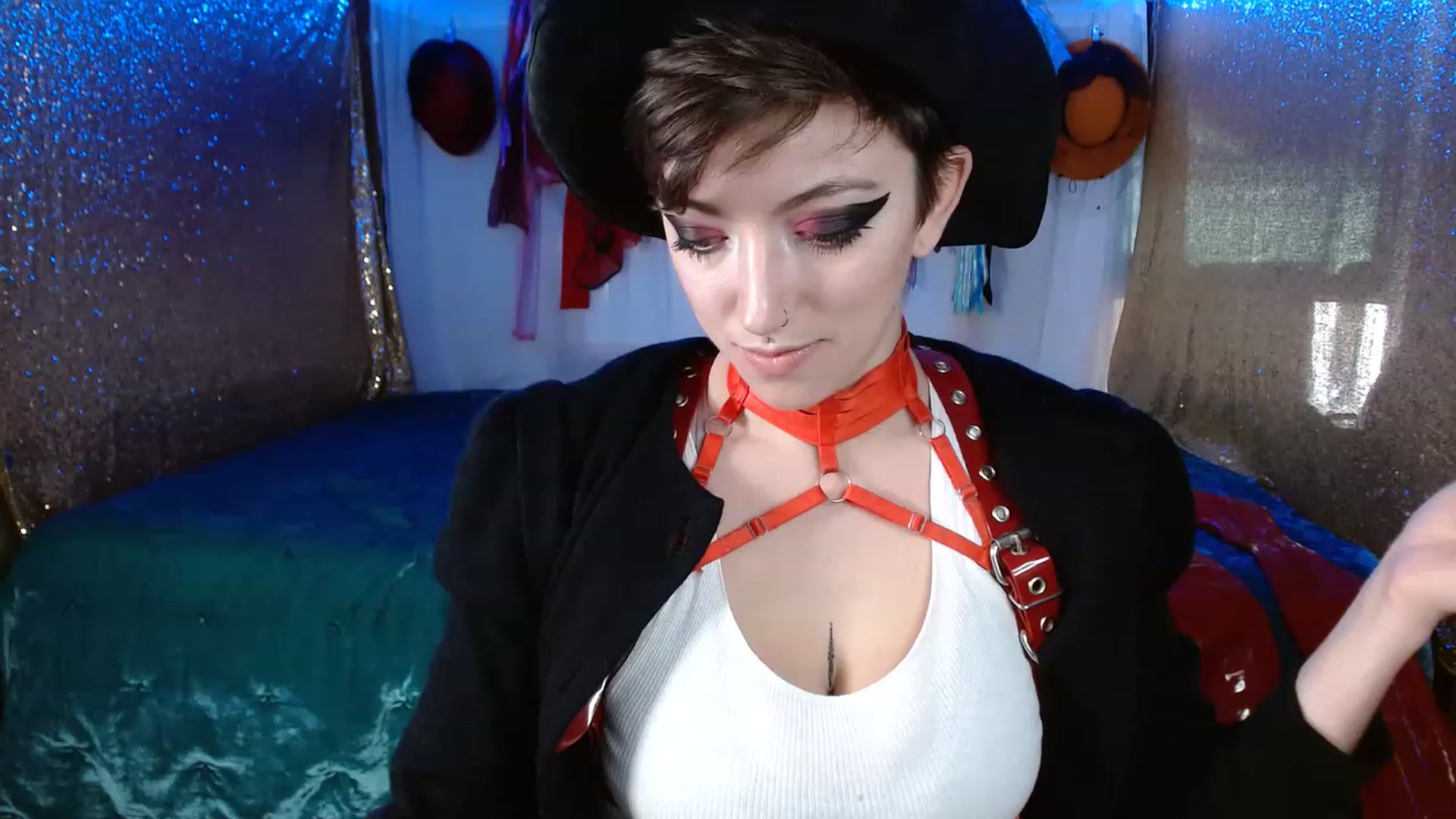 Gallery image thumbnail from VictoriaViero's myfreecams stream on, 11/18/2022, 16:50 image 2 of 20