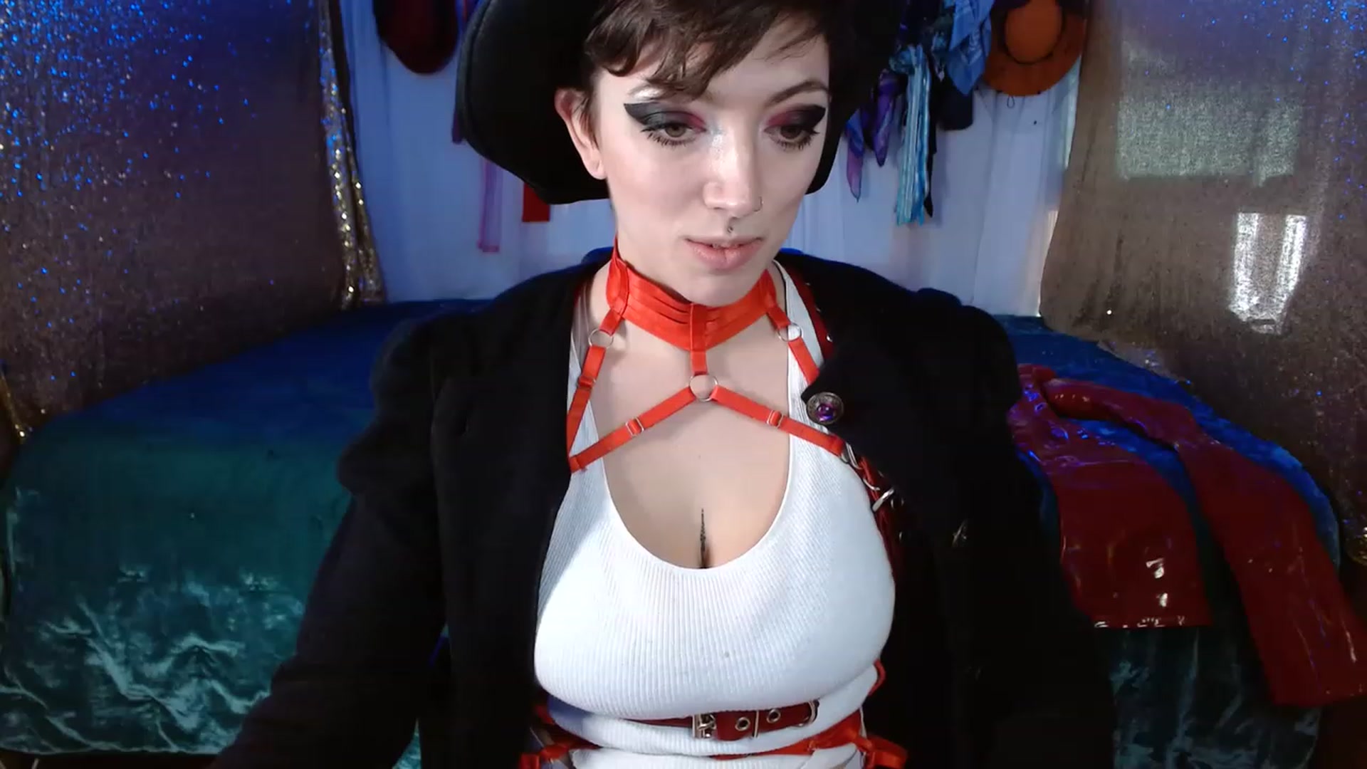 Gallery image thumbnail from VictoriaViero's myfreecams stream on, 11/18/2022, 16:50 image 13 of 20