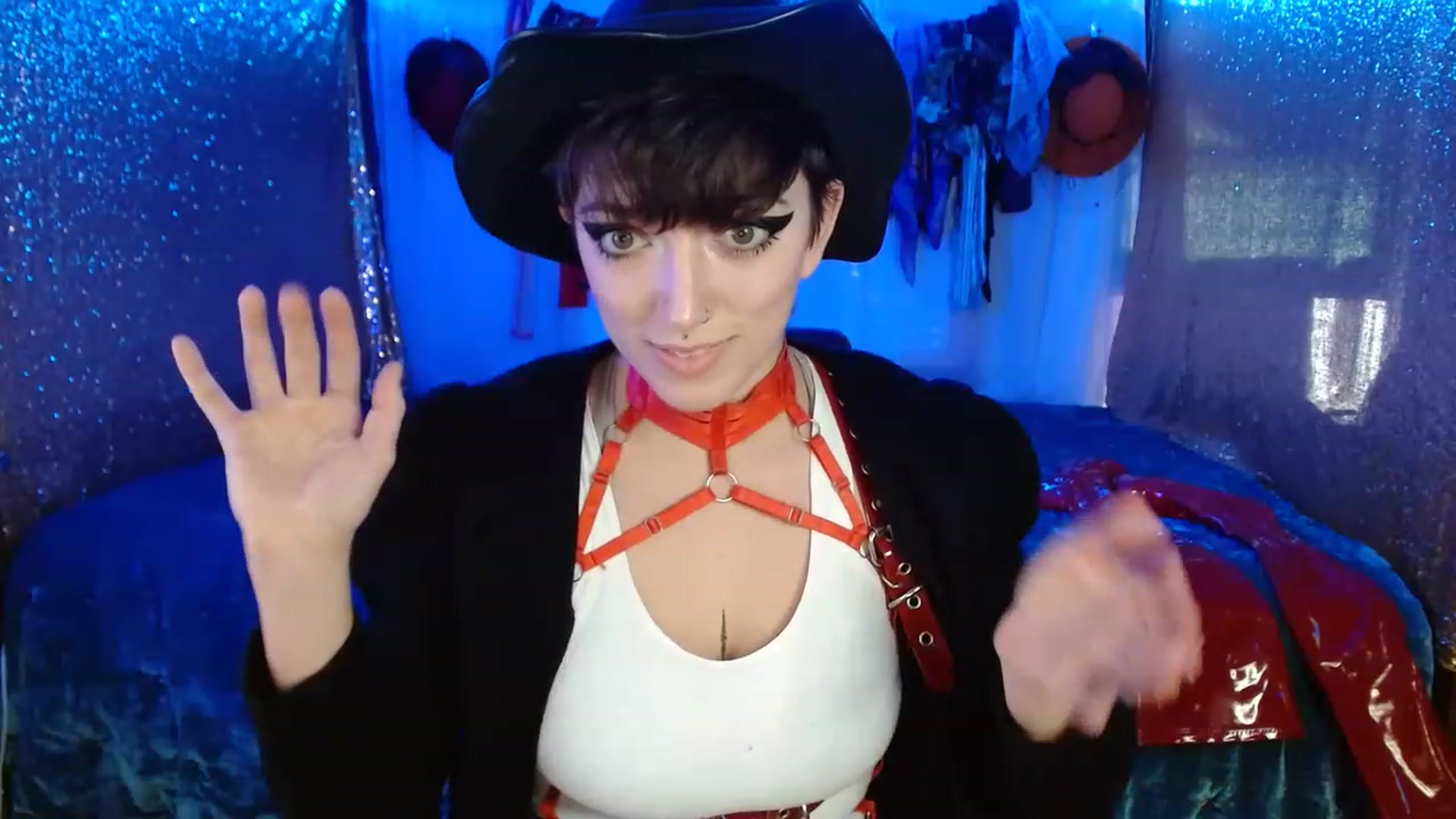 Gallery image thumbnail from VictoriaViero's myfreecams stream on, 11/18/2022, 18:25 image 9 of 20