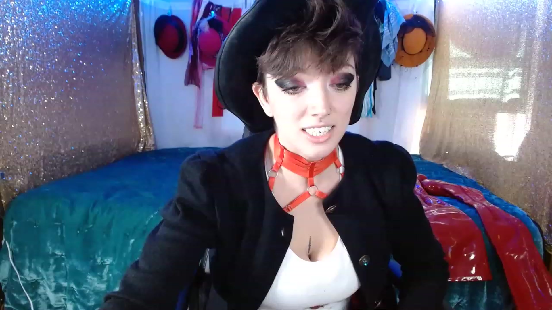 Gallery image thumbnail from VictoriaViero's myfreecams stream on, 11/18/2022, 18:25 image 1 of 20
