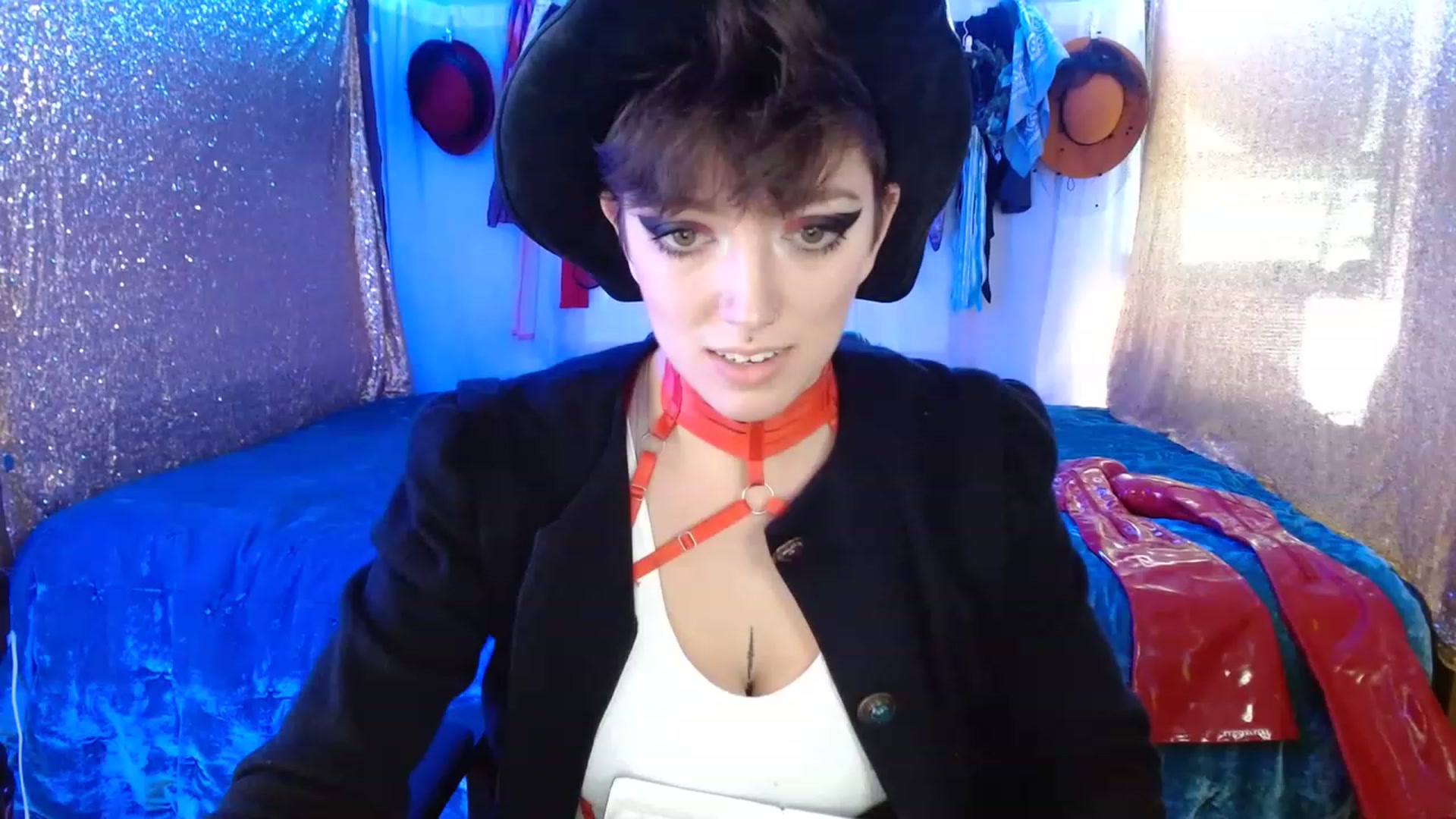 Gallery image thumbnail from VictoriaViero's myfreecams stream on, 11/18/2022, 18:25 image 3 of 20