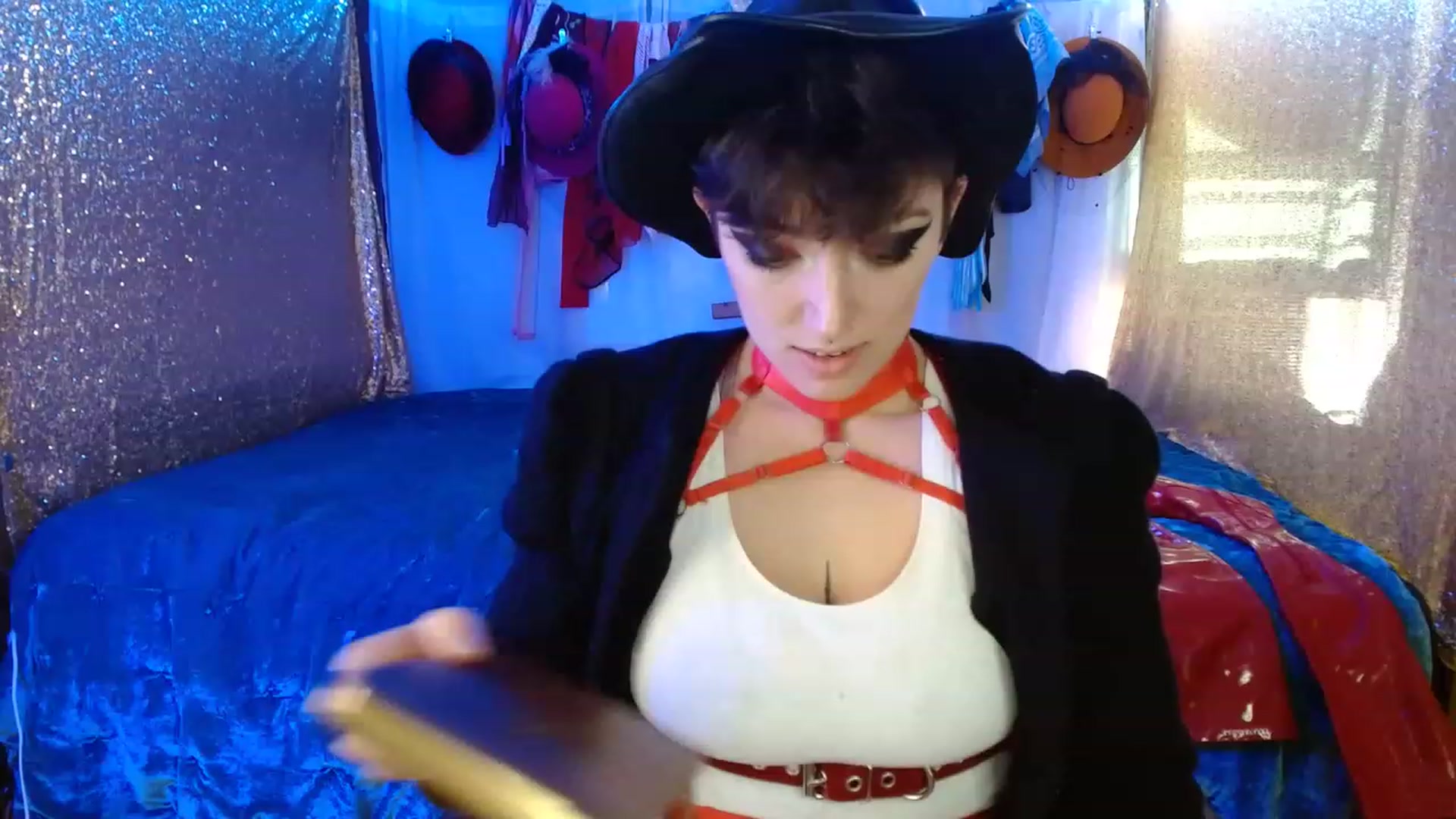 Gallery image thumbnail from VictoriaViero's myfreecams stream on, 11/18/2022, 18:25 image 4 of 20