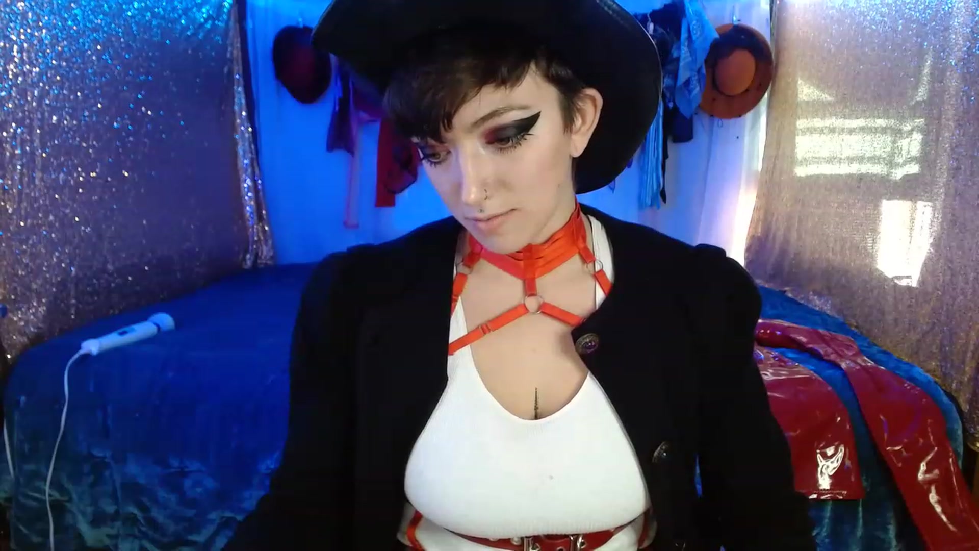Gallery image thumbnail from VictoriaViero's myfreecams stream on, 11/18/2022, 18:25 image 16 of 20