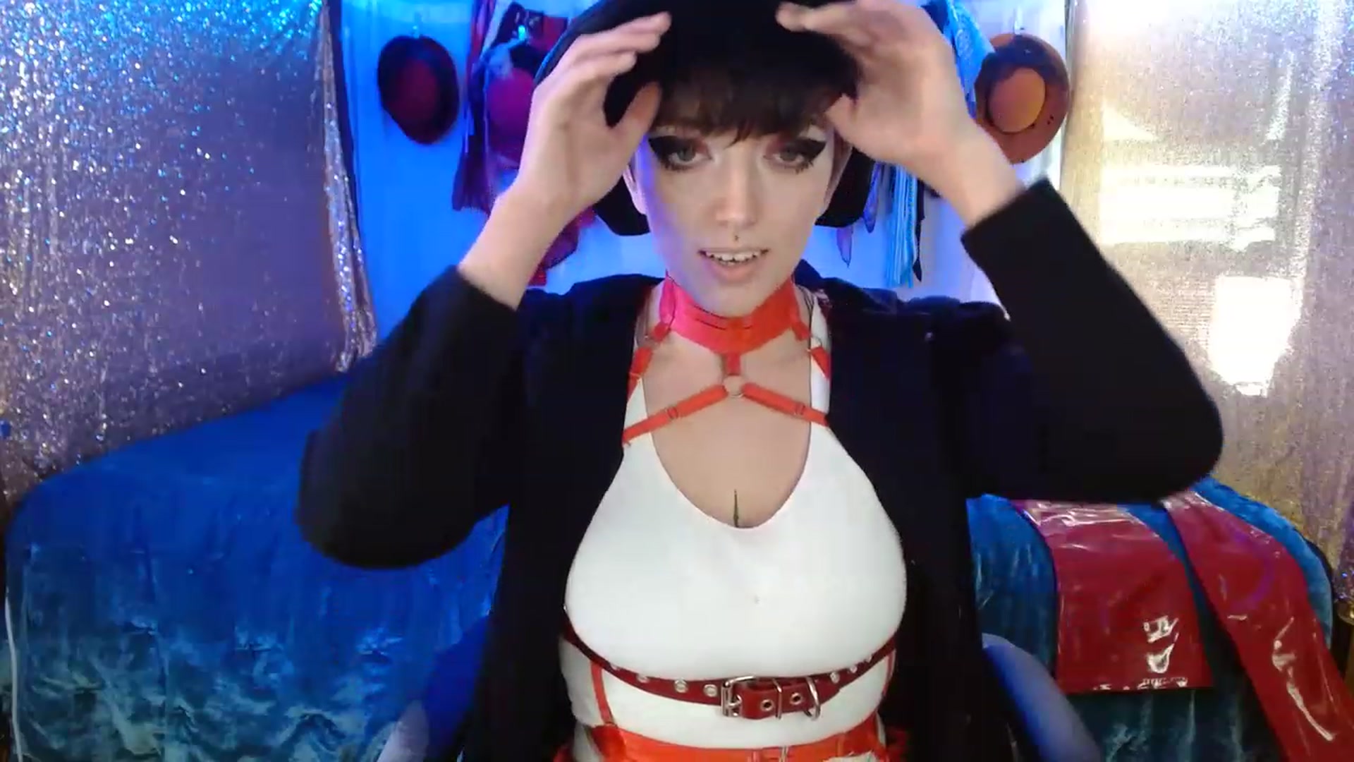 Gallery image thumbnail from VictoriaViero's myfreecams stream on, 11/18/2022, 18:25 image 8 of 20