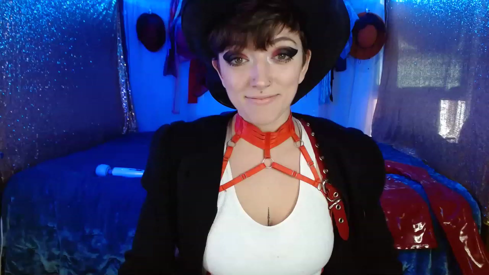 Gallery image thumbnail from VictoriaViero's myfreecams stream on, 11/18/2022, 18:25 image 10 of 20