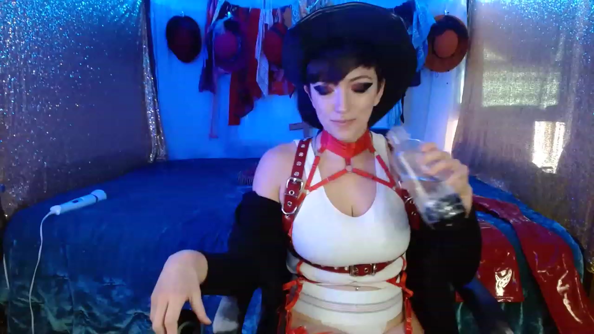 Gallery image thumbnail from VictoriaViero's myfreecams stream on, 11/18/2022, 18:25 image 17 of 20