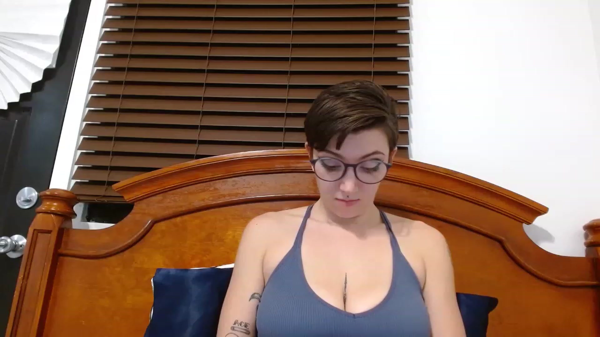 Gallery image thumbnail from VictoriaViero's myfreecams stream on, 11/25/2022, 03:02 image 9 of 20