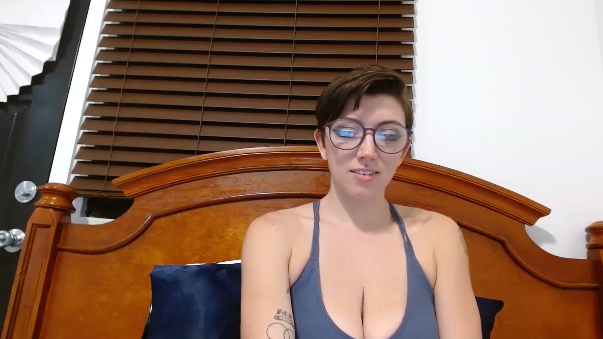 Gallery image thumbnail from VictoriaViero's myfreecams stream on, 11/25/2022, 03:02 image 13 of 20