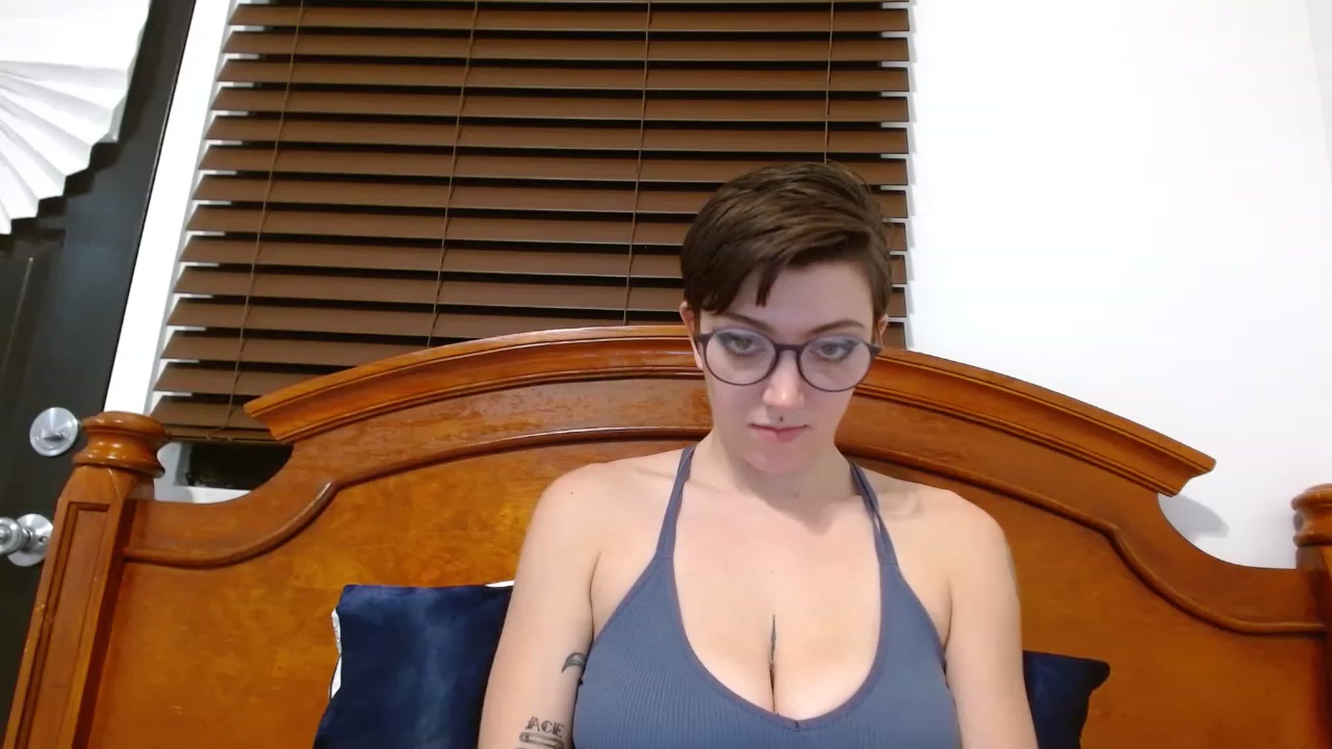 Gallery image thumbnail from VictoriaViero's myfreecams stream on, 11/25/2022, 03:02 image 11 of 20