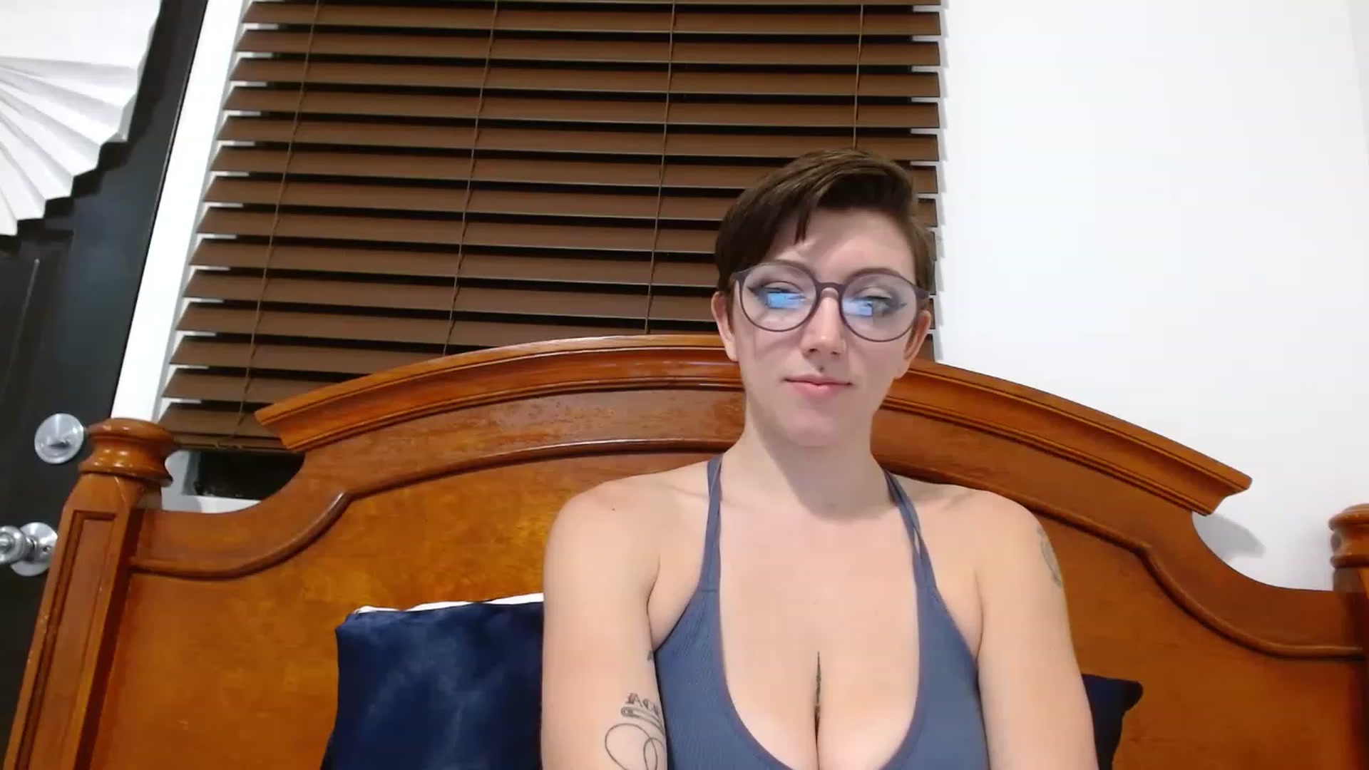 Gallery image thumbnail from VictoriaViero's myfreecams stream on, 11/25/2022, 03:02 image 12 of 20
