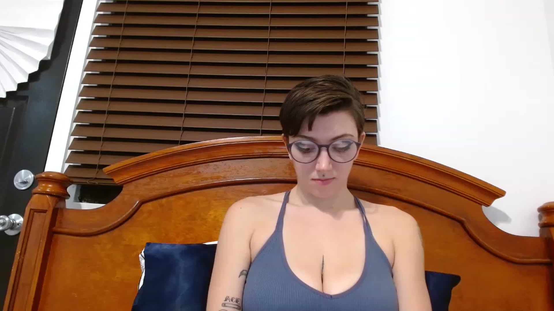 Gallery image thumbnail from VictoriaViero's myfreecams stream on, 11/25/2022, 03:02 image 10 of 20