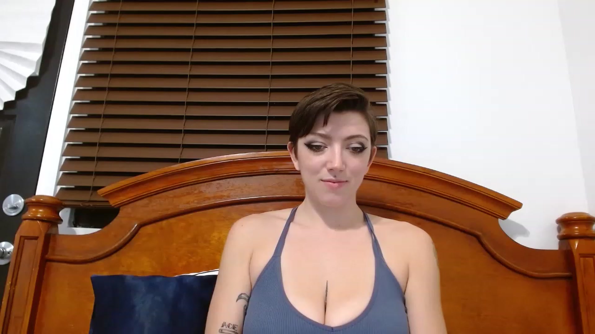 Gallery image thumbnail from VictoriaViero's myfreecams stream on, 11/25/2022, 03:02 image 4 of 20