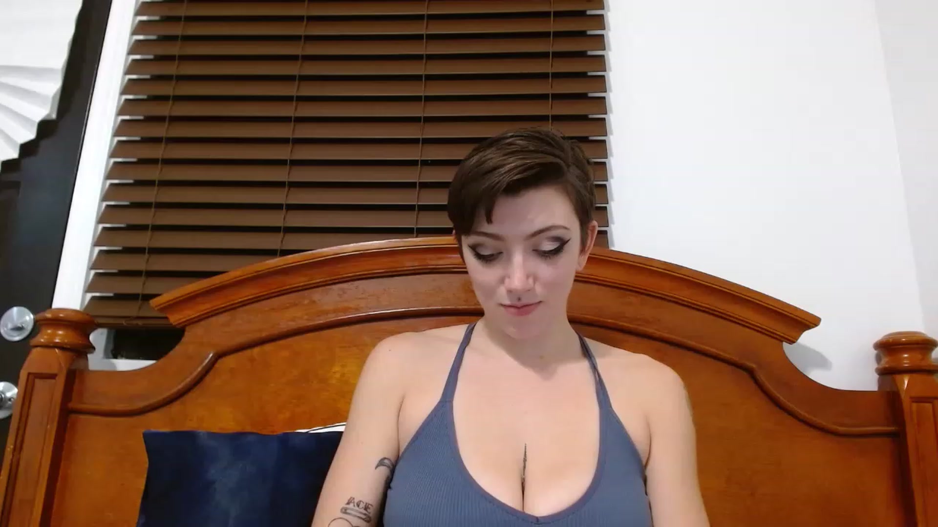 Gallery image thumbnail from VictoriaViero's myfreecams stream on, 11/25/2022, 03:02 image 5 of 20