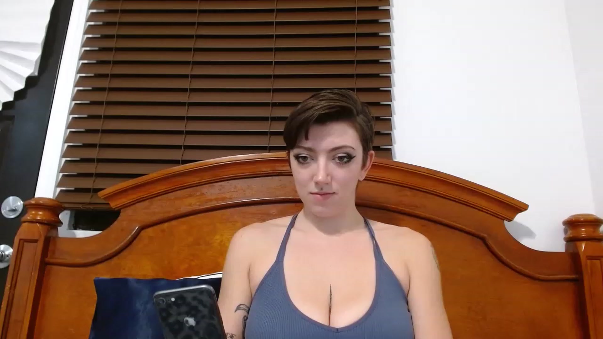 Gallery image thumbnail from VictoriaViero's myfreecams stream on, 11/25/2022, 03:02 image 6 of 20
