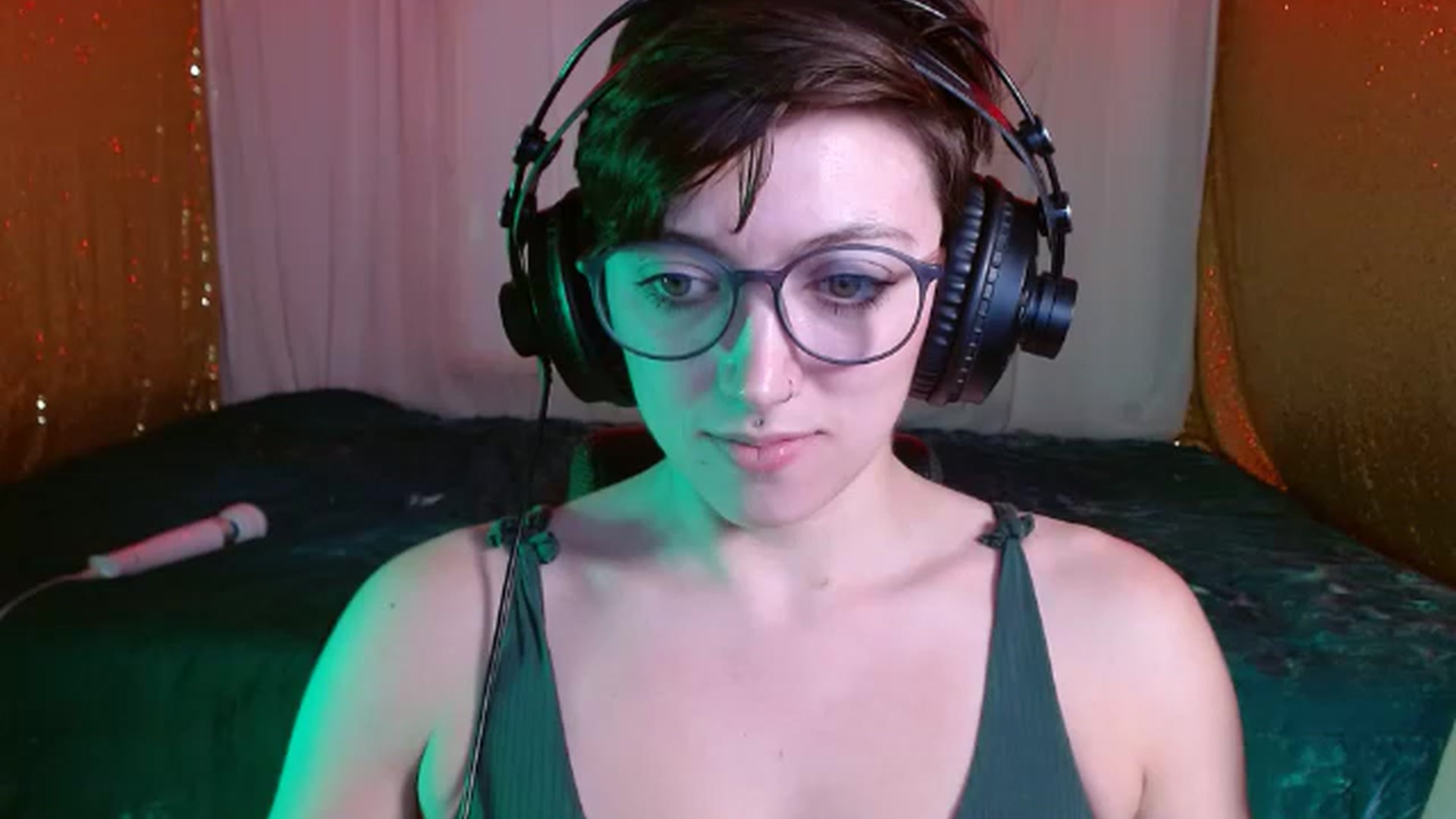 Gallery image thumbnail from VictoriaViero's myfreecams stream on, 11/29/2022, 03:57 image 17 of 20