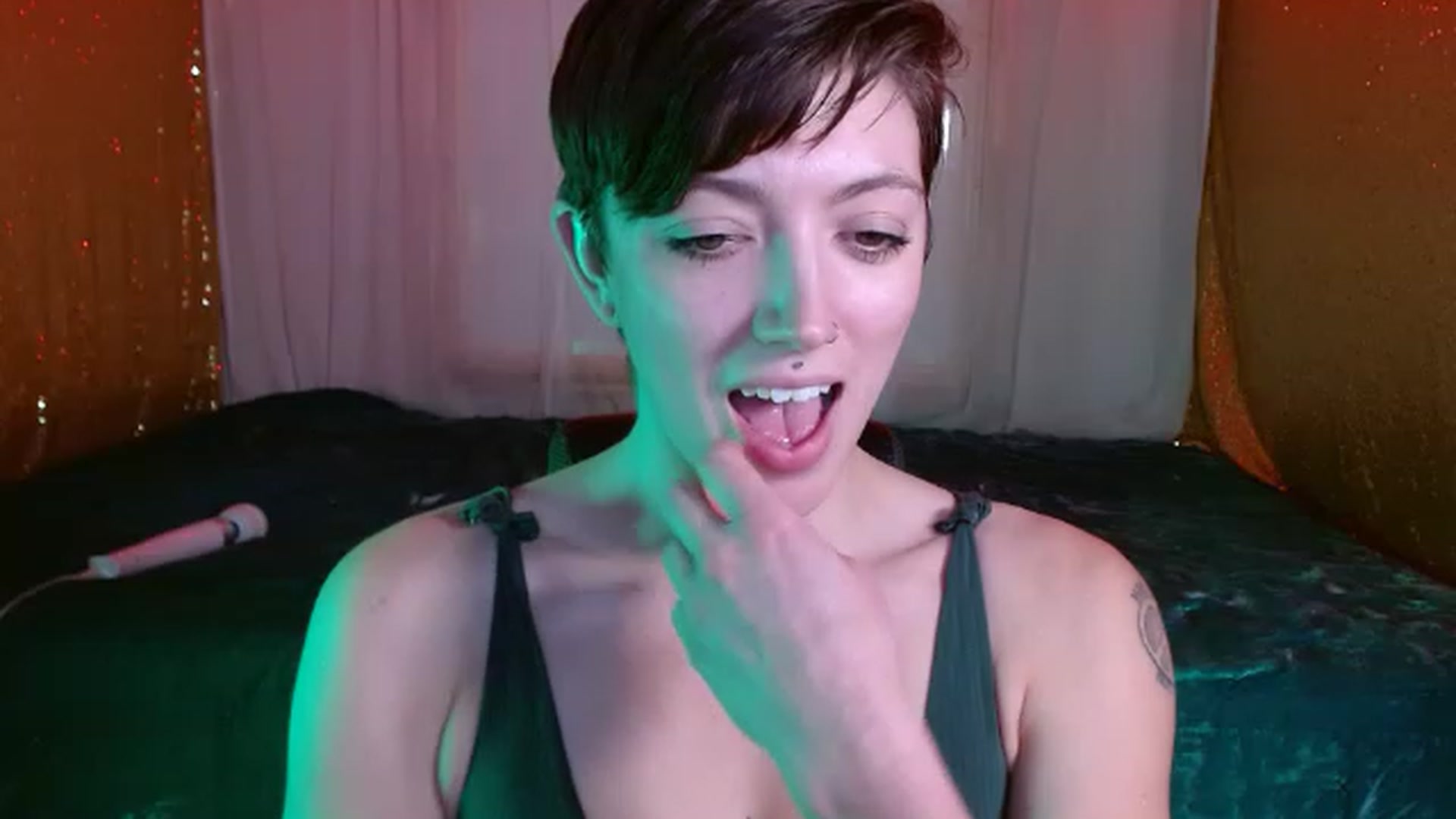 Gallery image thumbnail from VictoriaViero's myfreecams stream on, 11/29/2022, 03:57 image 8 of 20
