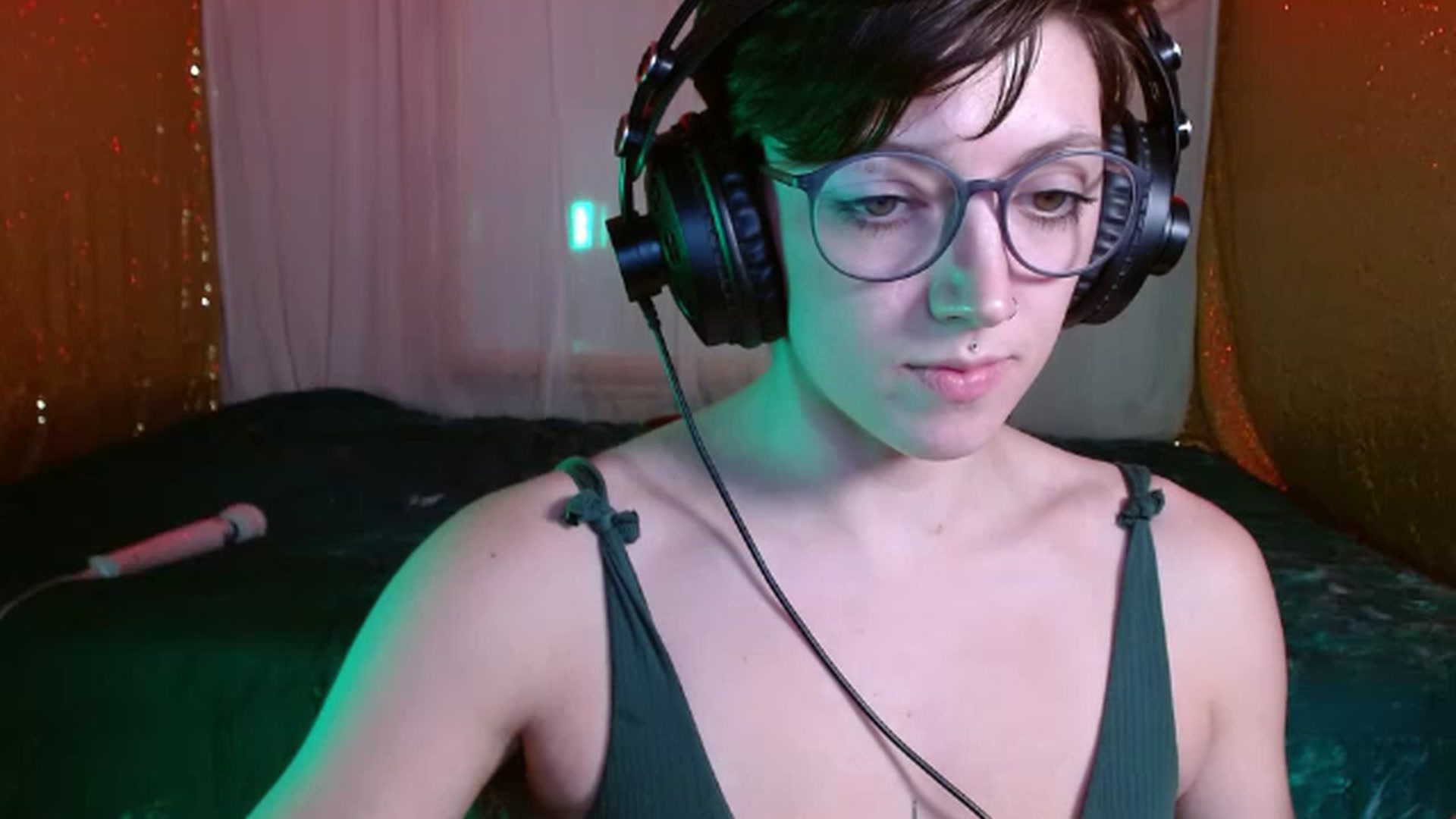 Gallery image thumbnail from VictoriaViero's myfreecams stream on, 11/29/2022, 03:57 image 15 of 20