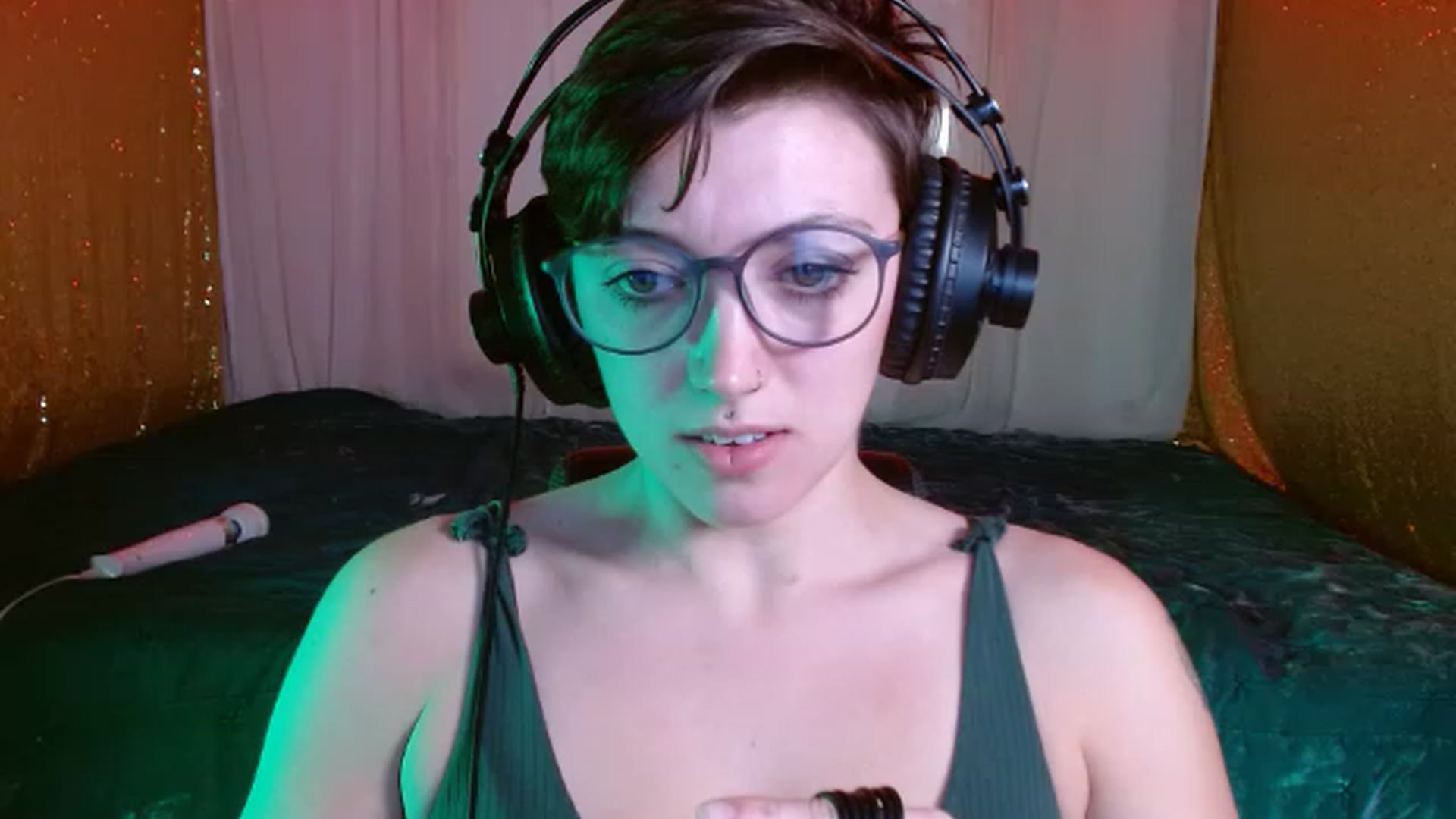 Gallery image thumbnail from VictoriaViero's myfreecams stream on, 11/29/2022, 03:57 image 11 of 20