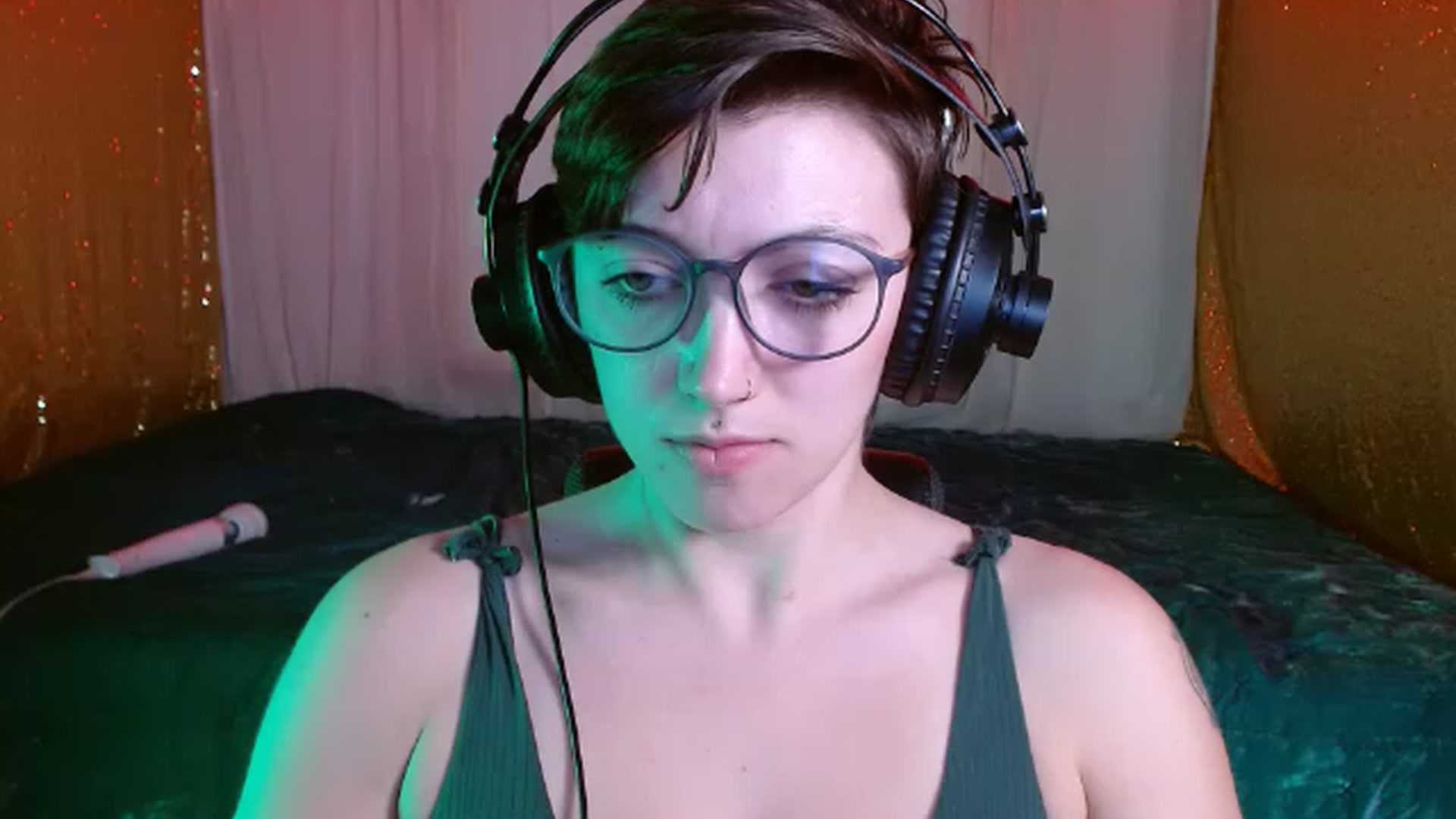 Gallery image thumbnail from VictoriaViero's myfreecams stream on, 11/29/2022, 03:57 image 12 of 20