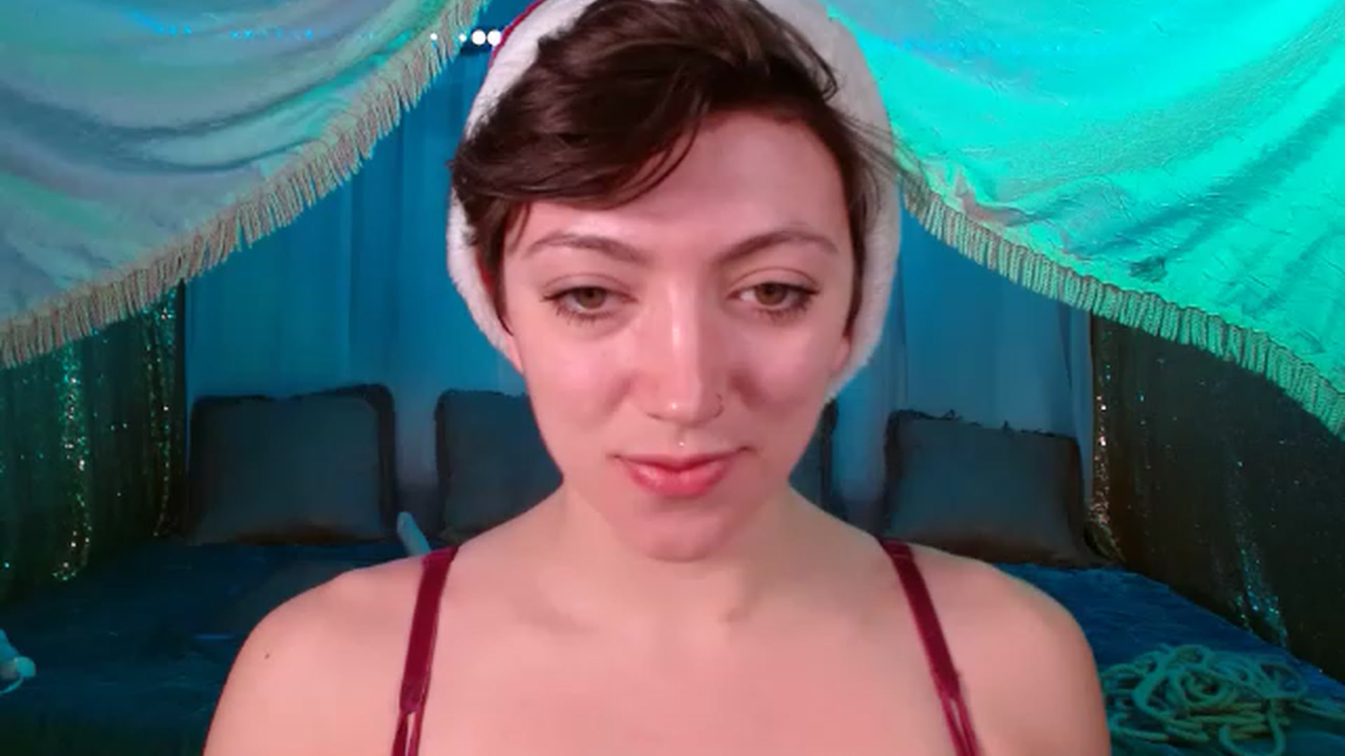 Gallery image thumbnail from VictoriaViero's myfreecams stream on, 12/25/2022, 13:00 image 4 of 20