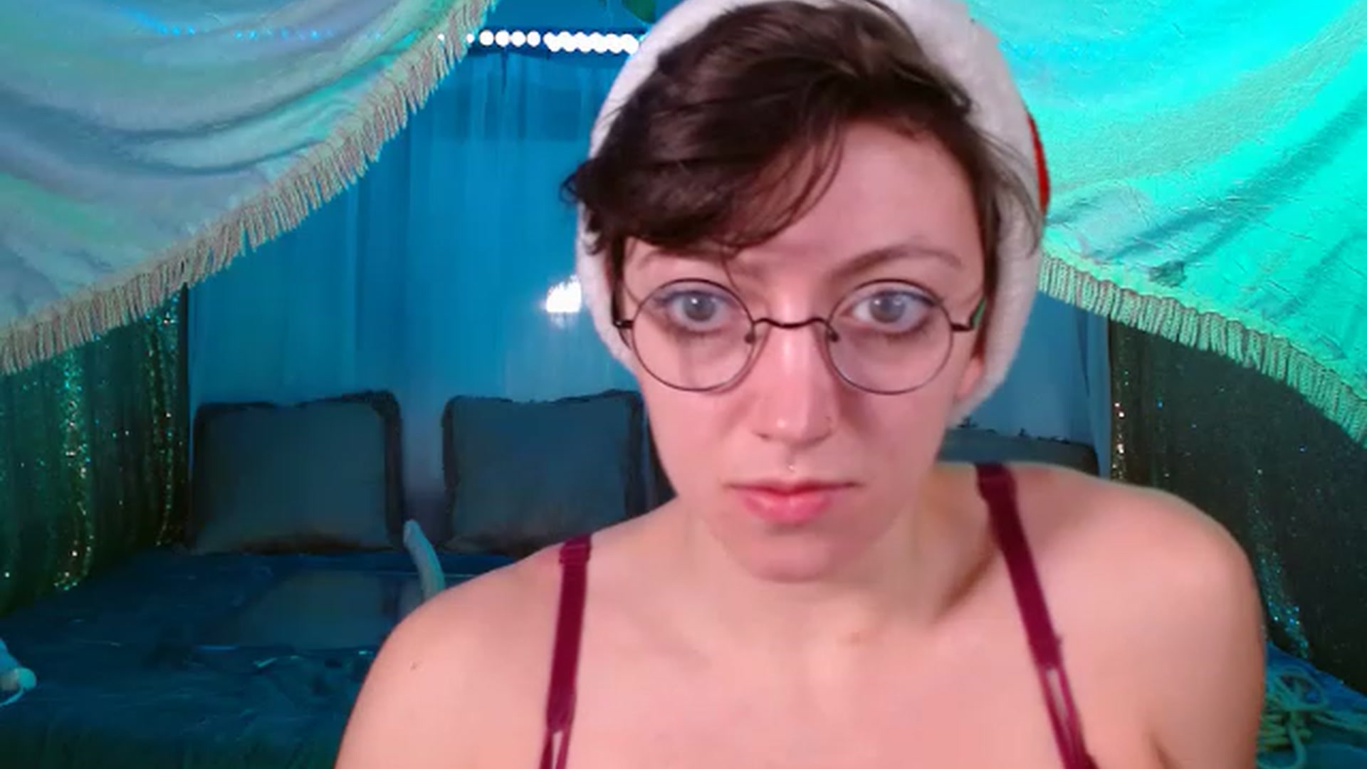 Gallery image thumbnail from VictoriaViero's myfreecams stream on, 12/25/2022, 13:00 image 3 of 20