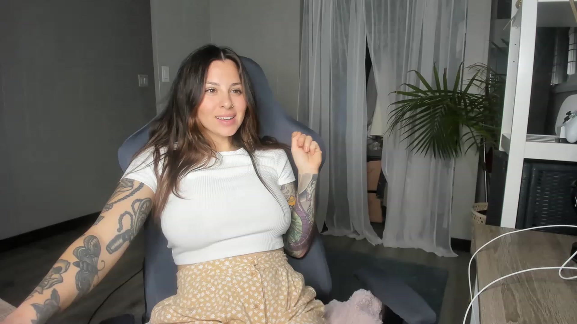Gallery image thumbnail from Victoria_'s myfreecams stream on, 11/15/2022, 01:52 image 6 of 20