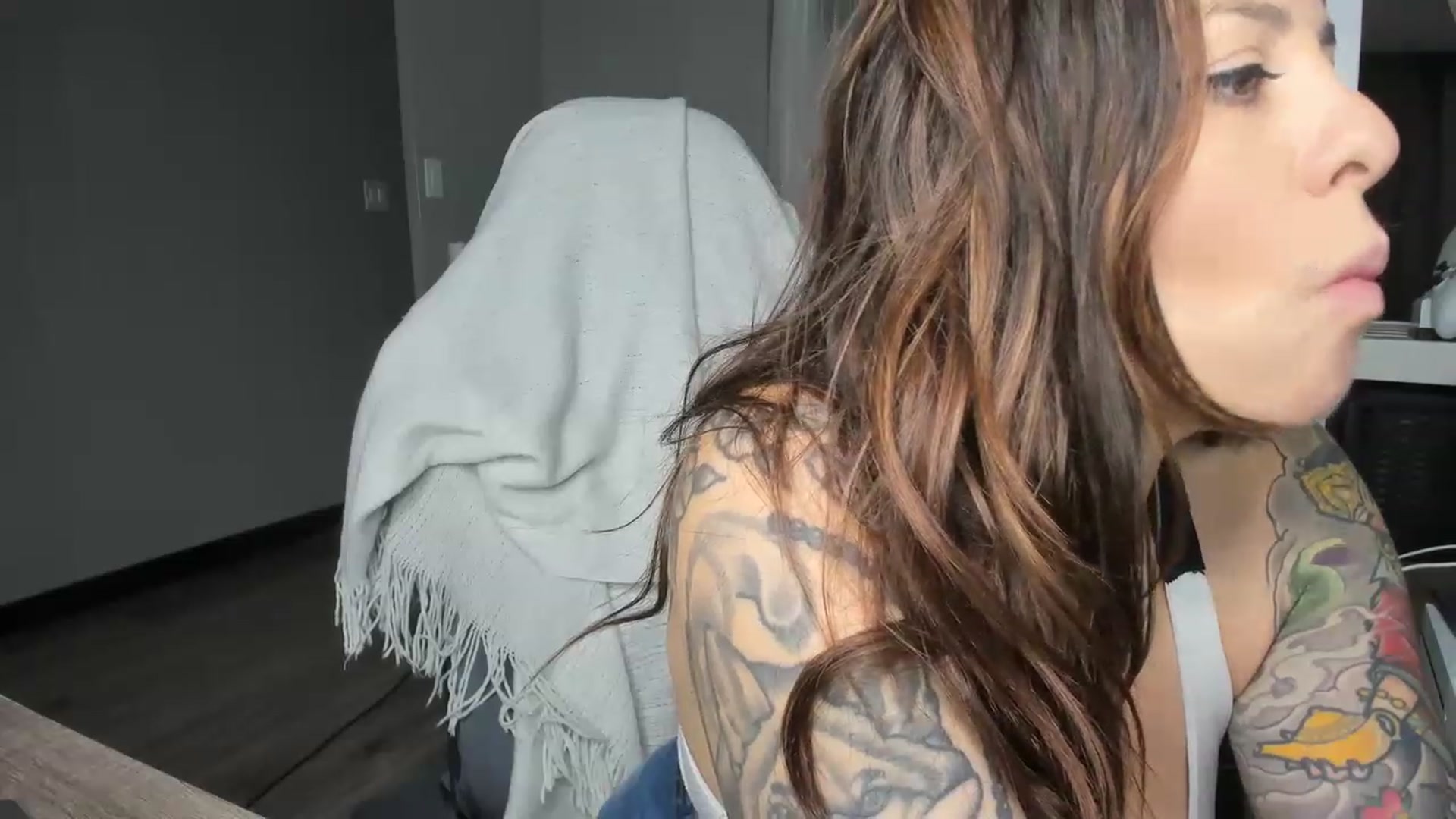 Gallery image thumbnail from Victoria_'s myfreecams stream on, 11/19/2022, 02:57 image 11 of 20