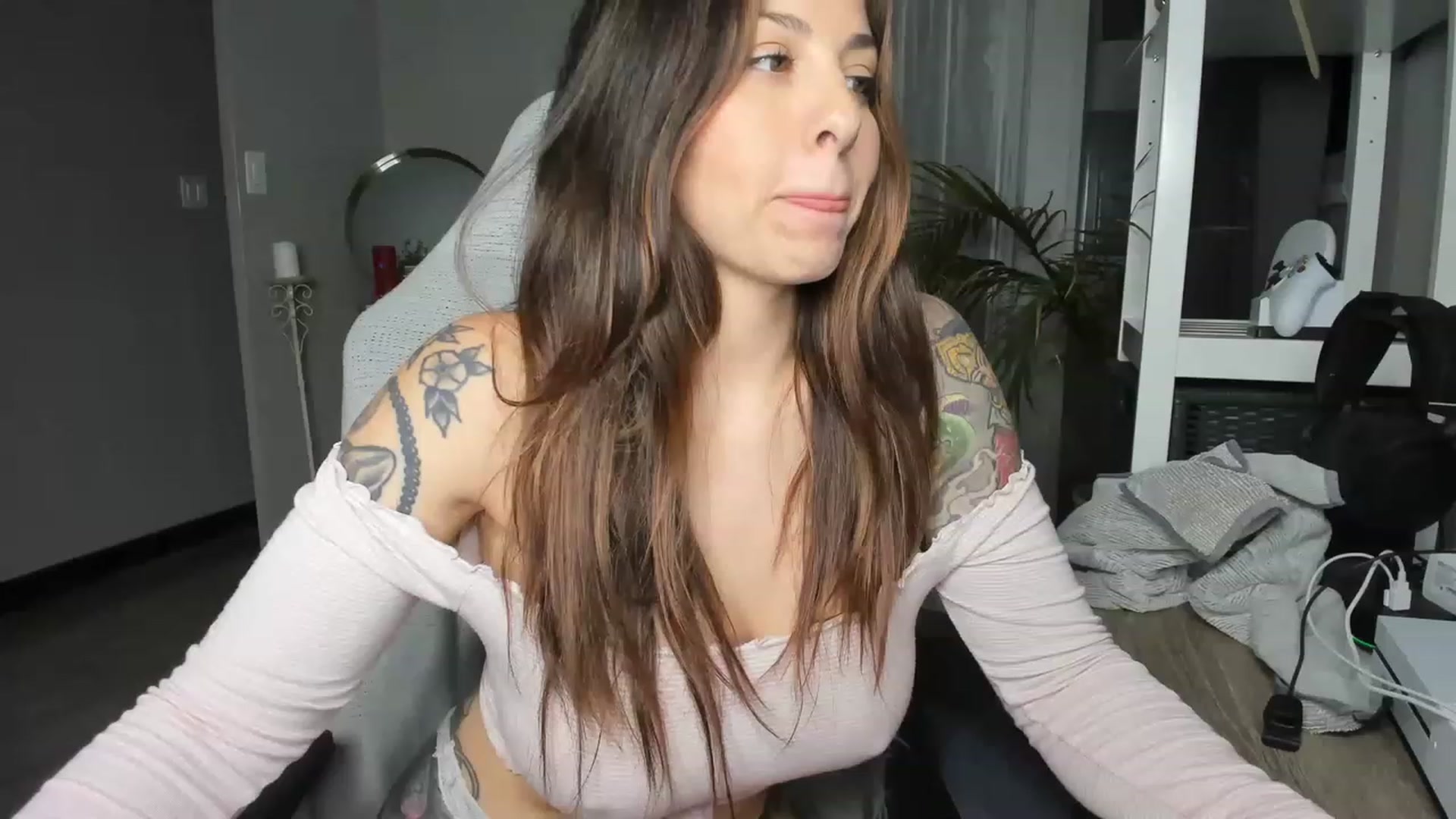 Gallery image thumbnail from Victoria_'s myfreecams stream on, 11/22/2022, 03:05 image 18 of 20