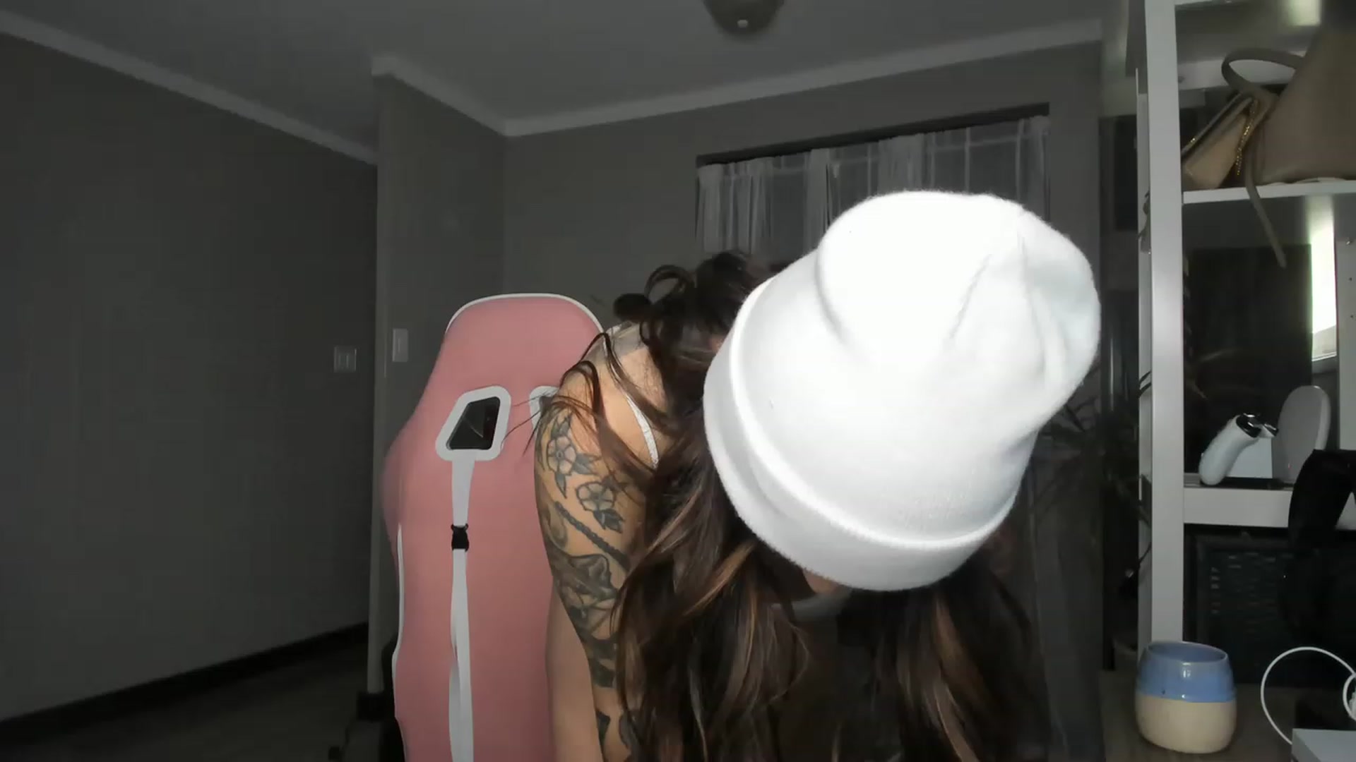 Gallery image thumbnail from Victoria_'s myfreecams stream on, 12/04/2022, 20:30 image 9 of 20