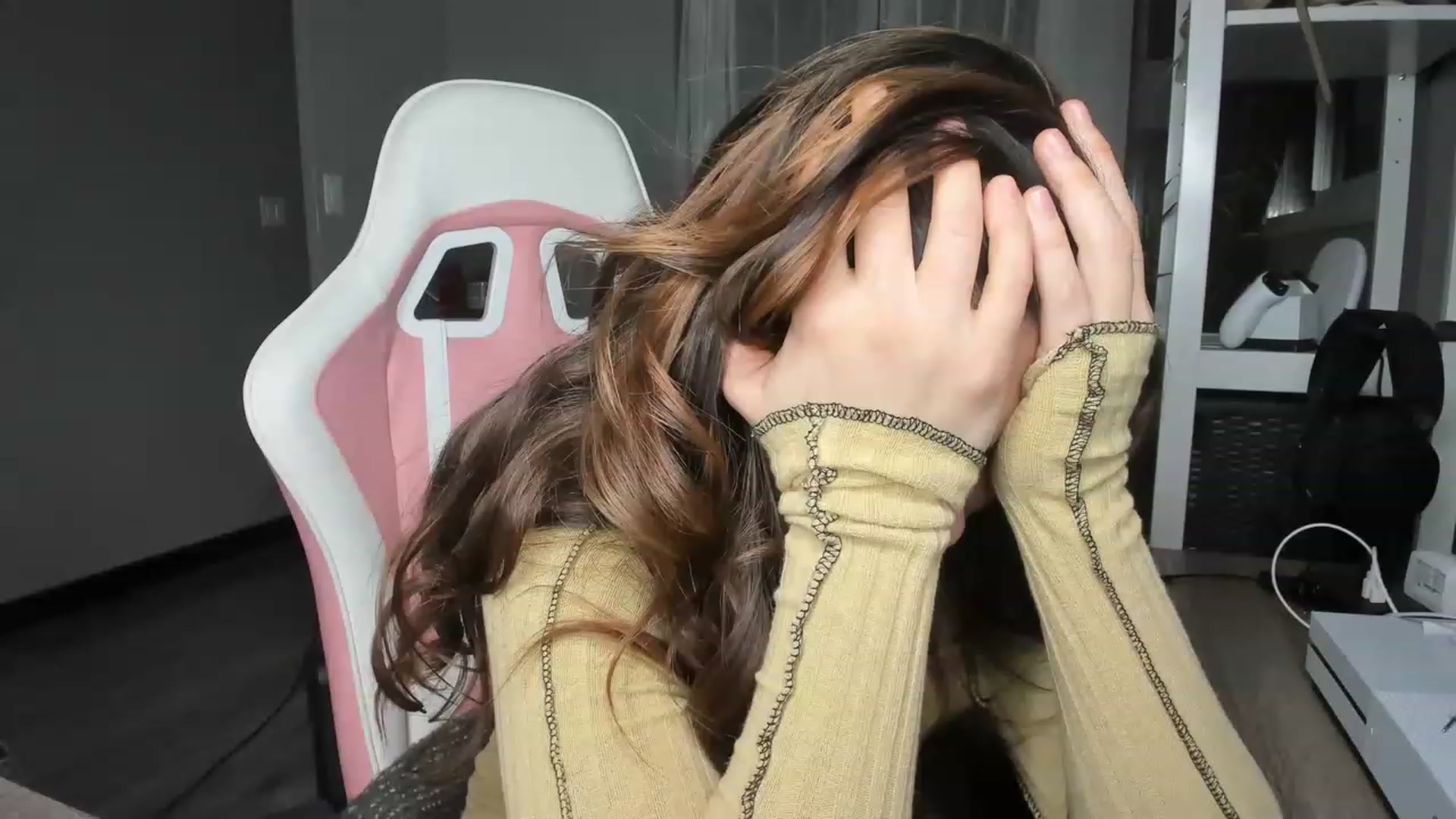 Gallery image thumbnail from Victoria_'s myfreecams stream on, 12/07/2022, 02:48 image 15 of 20