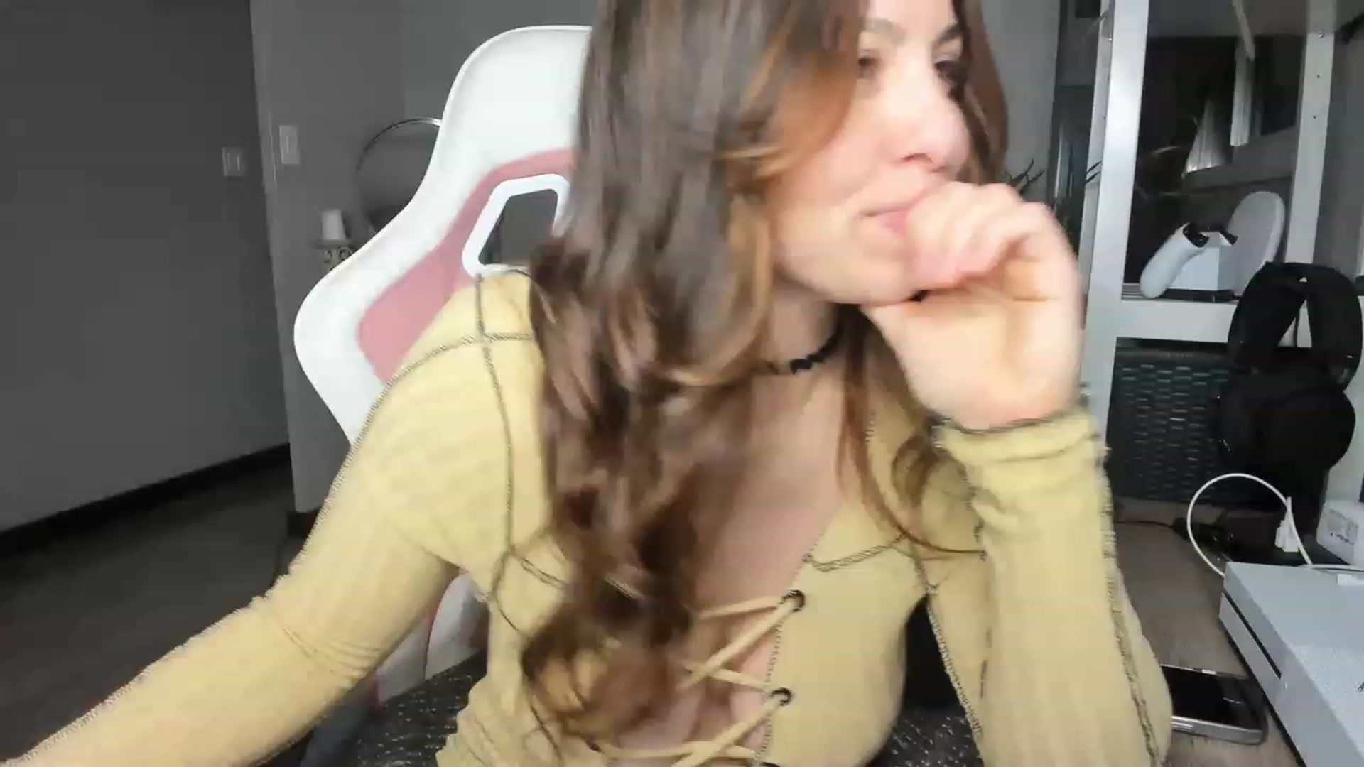 Gallery image thumbnail from Victoria_'s myfreecams stream on, 12/07/2022, 03:45 image 19 of 20