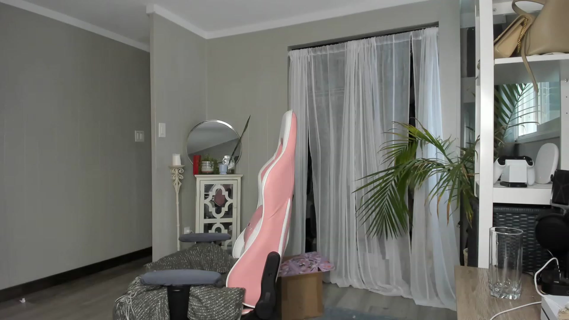 Gallery image thumbnail from Victoria_'s myfreecams stream on, 12/08/2022, 23:47 image 9 of 20