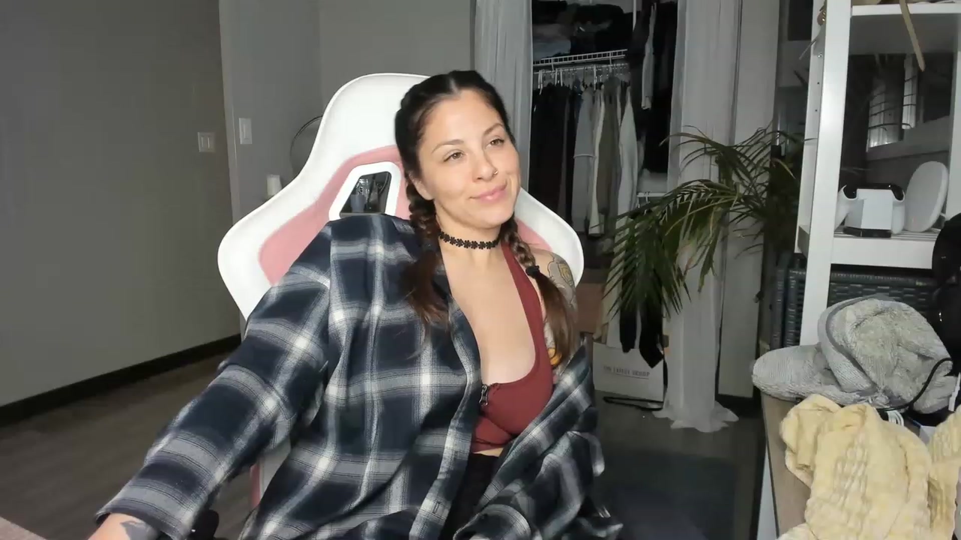 Gallery image thumbnail from Victoria_'s myfreecams stream on, 12/11/2022, 02:29 image 15 of 20