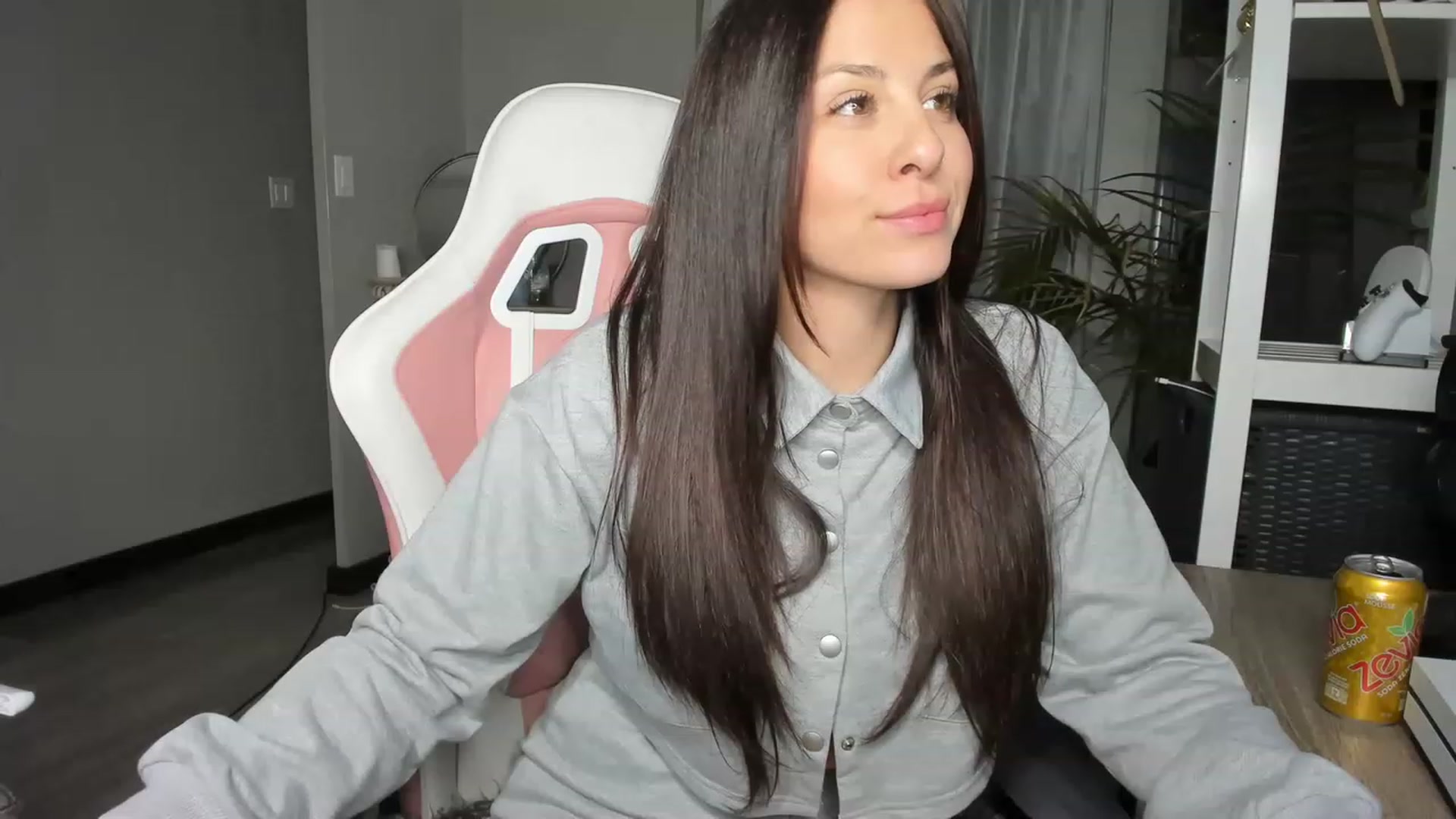 Gallery image thumbnail from Victoria_'s myfreecams stream on, 12/13/2022, 01:50 image 8 of 20
