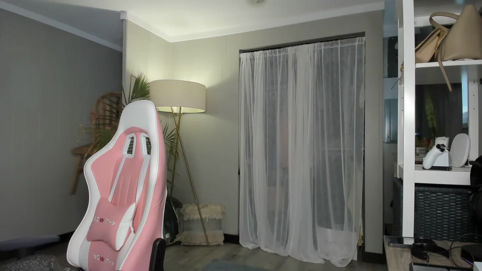 Gallery image thumbnail from Victoria_'s myfreecams stream on, 12/16/2022, 21:13 image 4 of 20