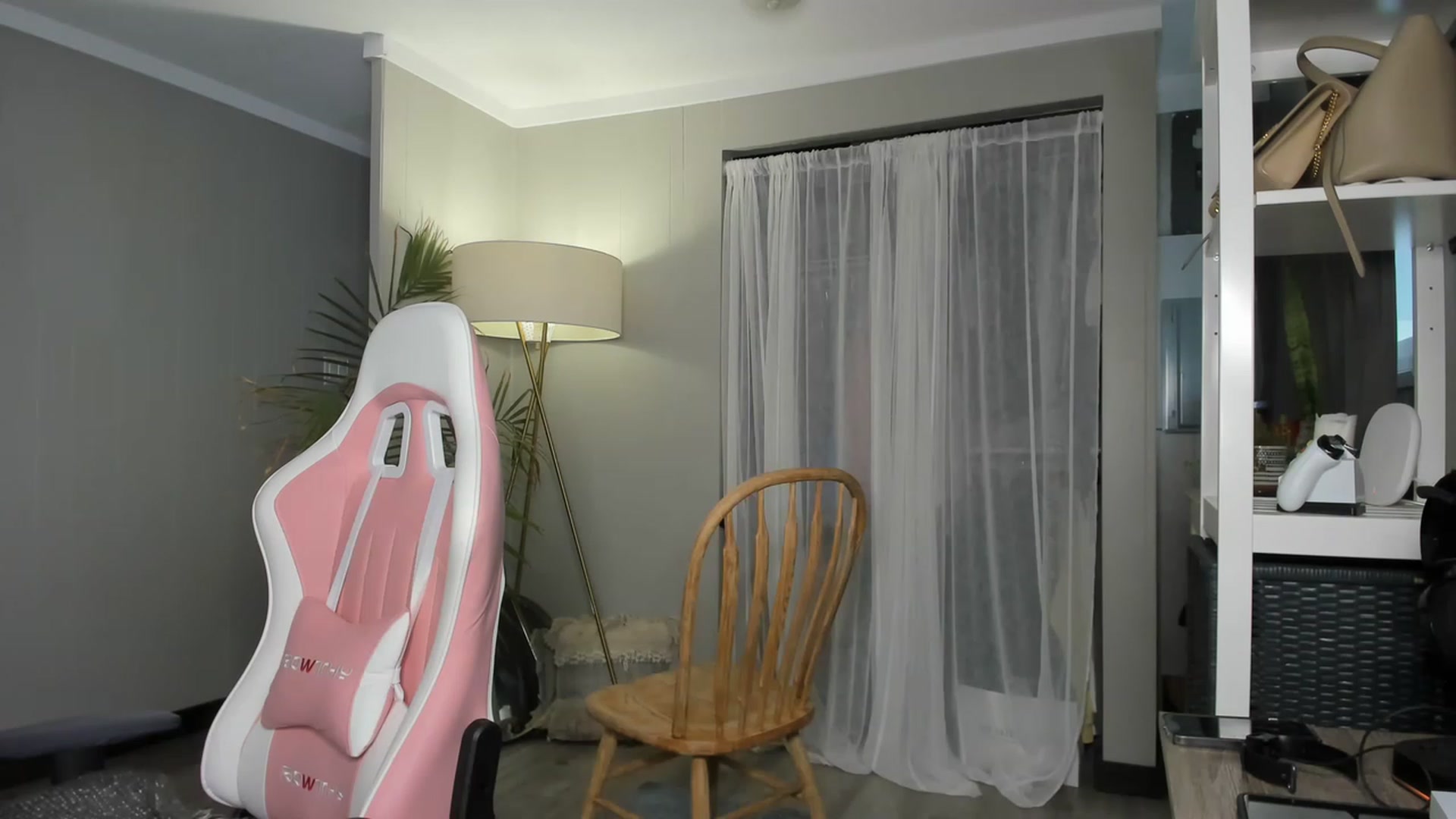Gallery image thumbnail from Victoria_'s myfreecams stream on, 12/16/2022, 21:13 image 5 of 20