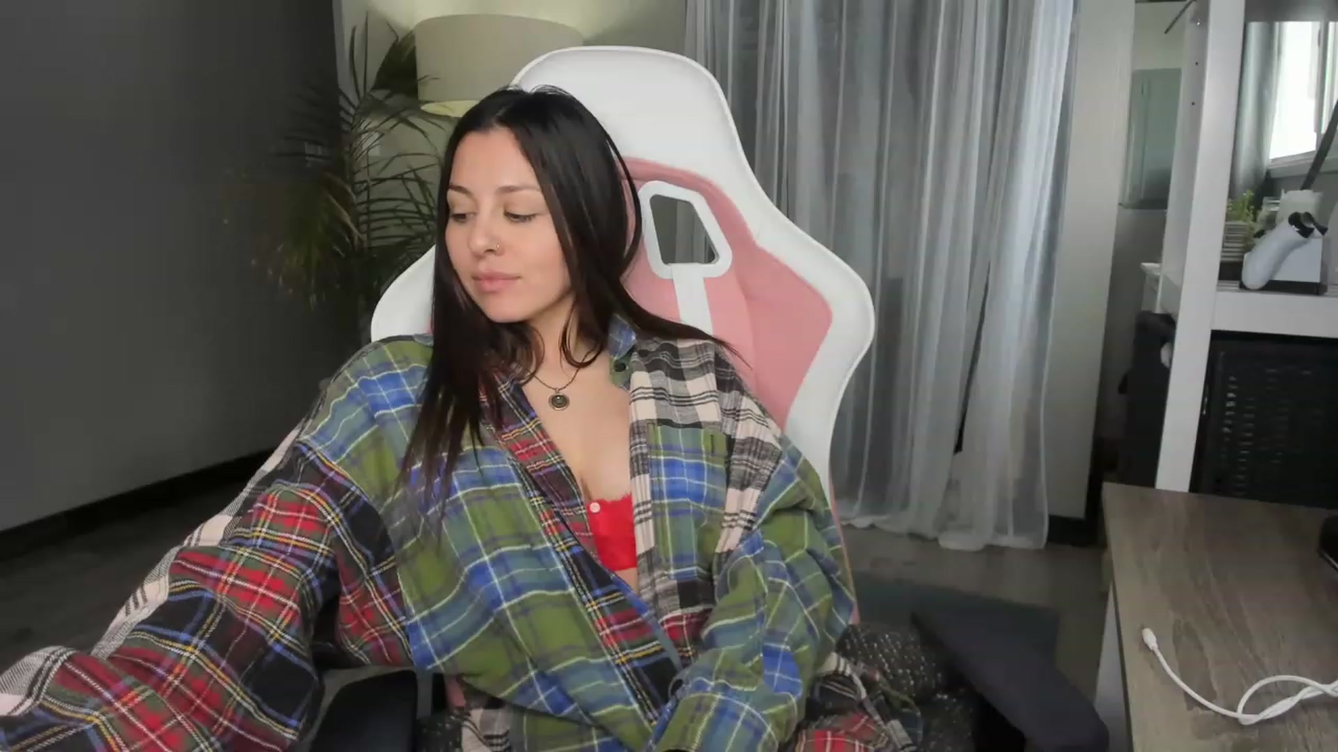 Gallery image thumbnail from Victoria_'s myfreecams stream on, 12/18/2022, 21:02 image 6 of 20