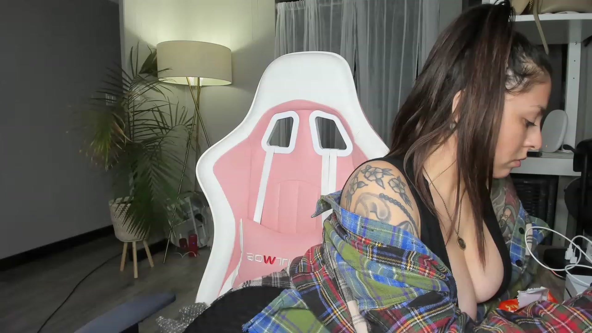 Gallery image thumbnail from Victoria_'s myfreecams stream on, 12/21/2022, 02:58 image 14 of 20