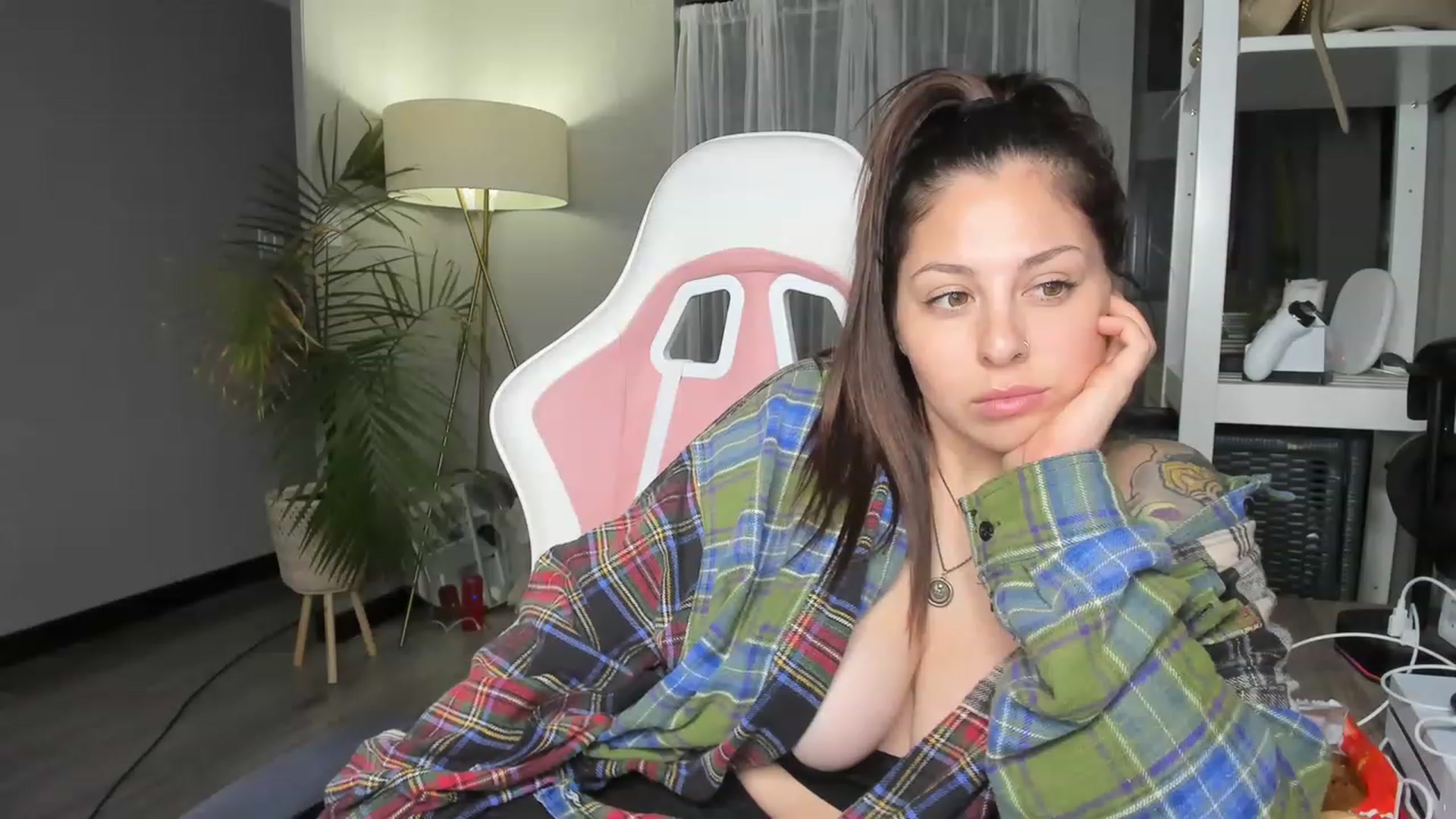 Gallery image thumbnail from Victoria_'s myfreecams stream on, 12/21/2022, 02:58 image 15 of 20