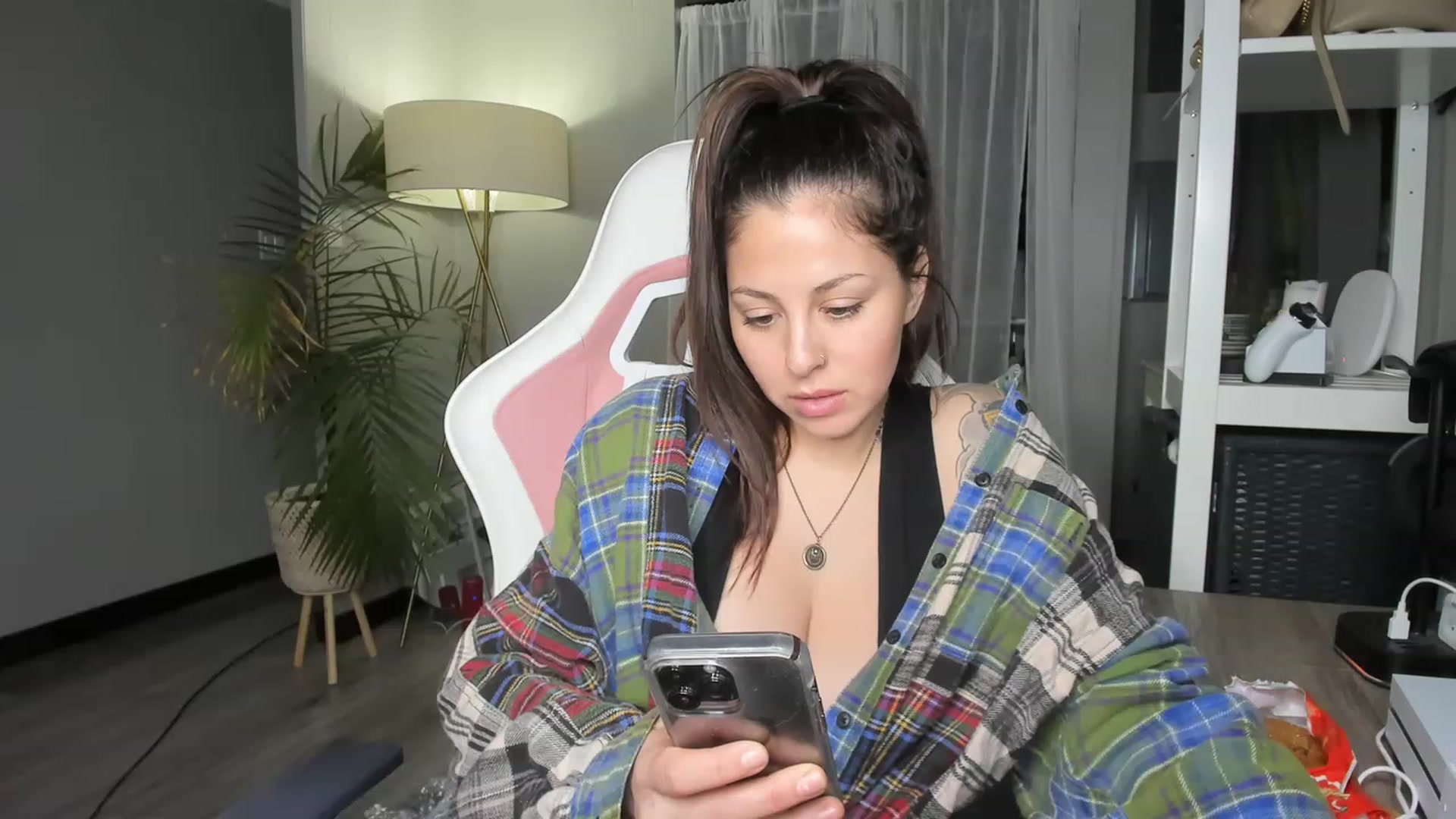Gallery image thumbnail from Victoria_'s myfreecams stream on, 12/21/2022, 02:58 image 12 of 20