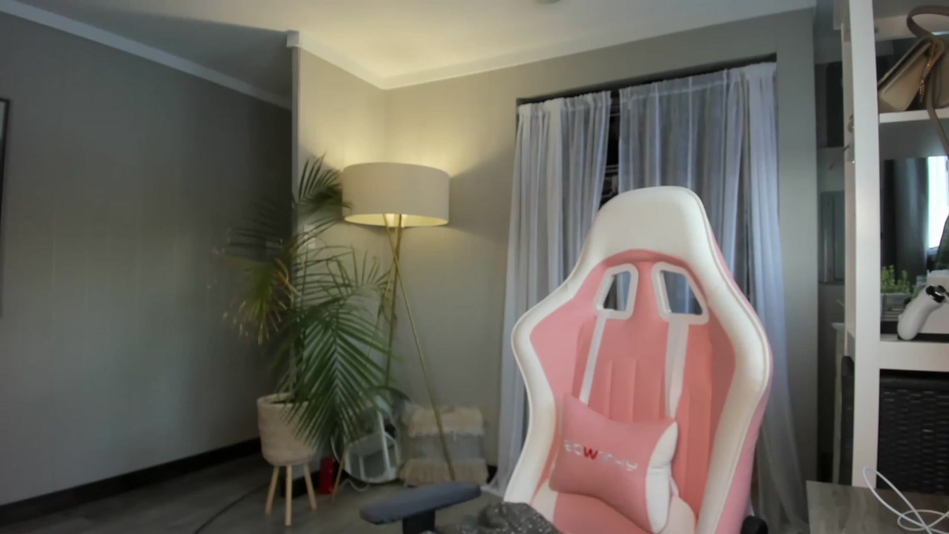 Gallery image thumbnail from Victoria_'s myfreecams stream on, 12/21/2022, 22:19 image 1 of 20