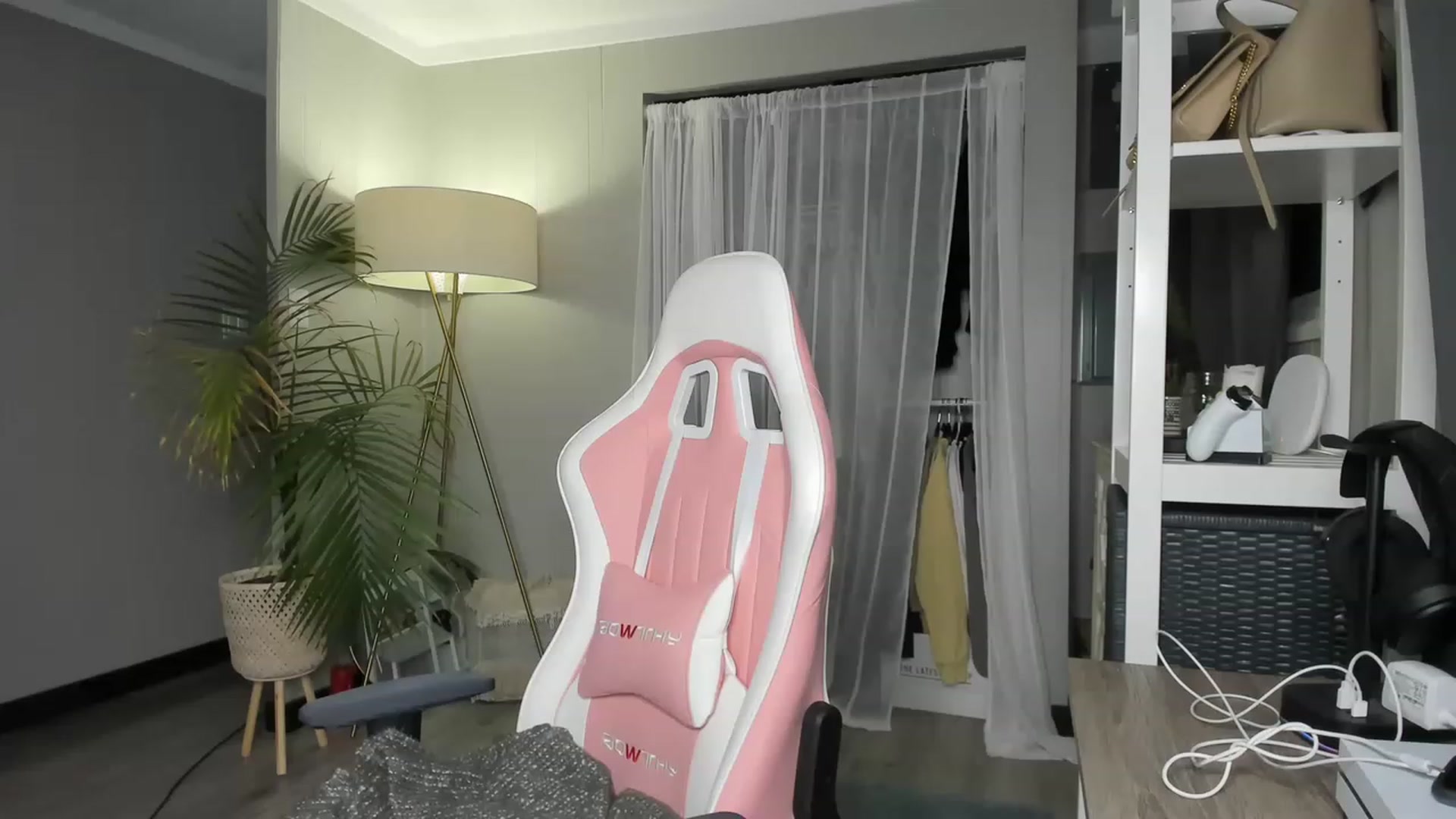 Gallery image thumbnail from Victoria_'s myfreecams stream on, 12/22/2022, 02:10 image 17 of 20