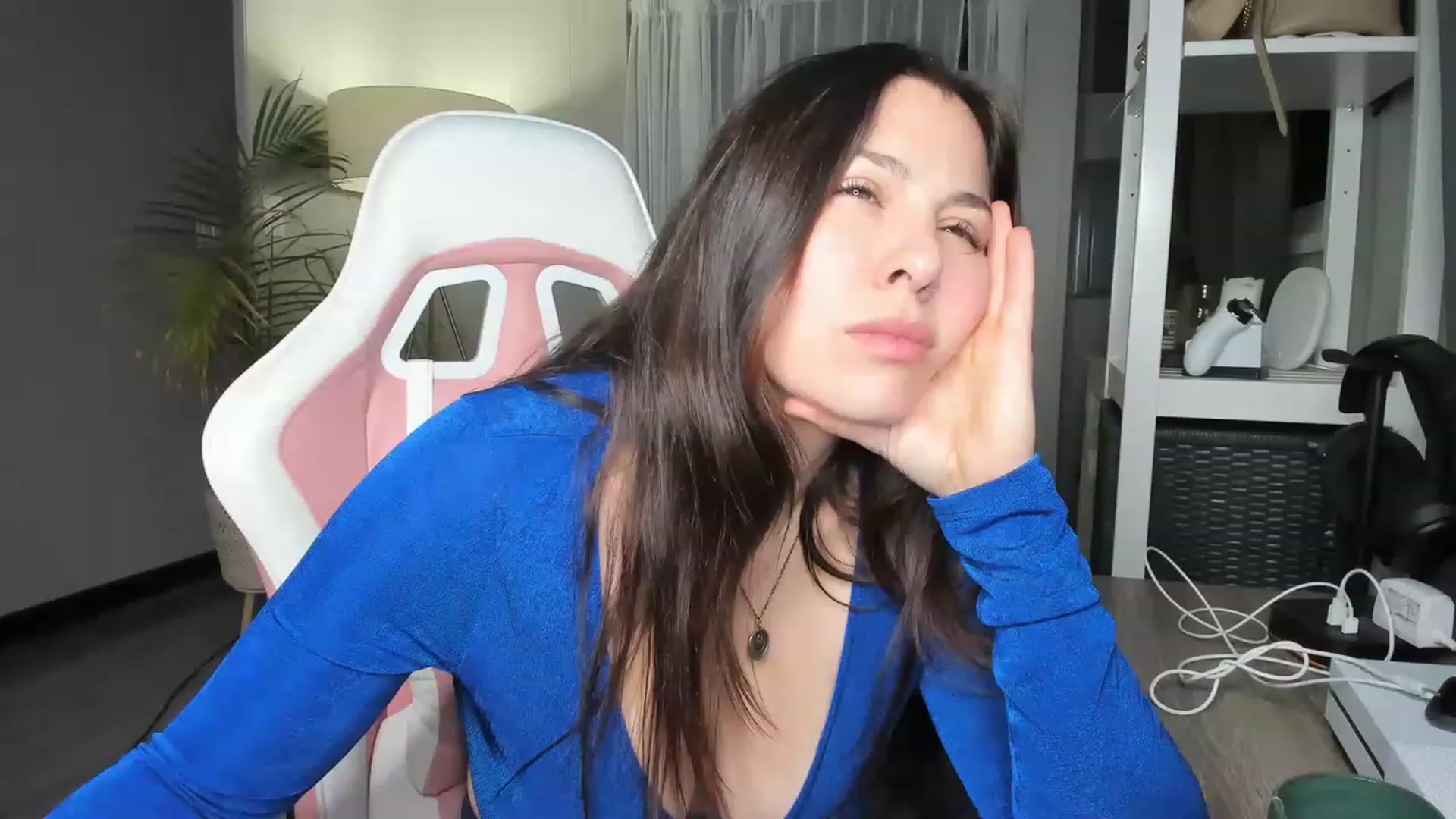 Gallery image thumbnail from Victoria_'s myfreecams stream on, 12/22/2022, 02:57 image 1 of 20