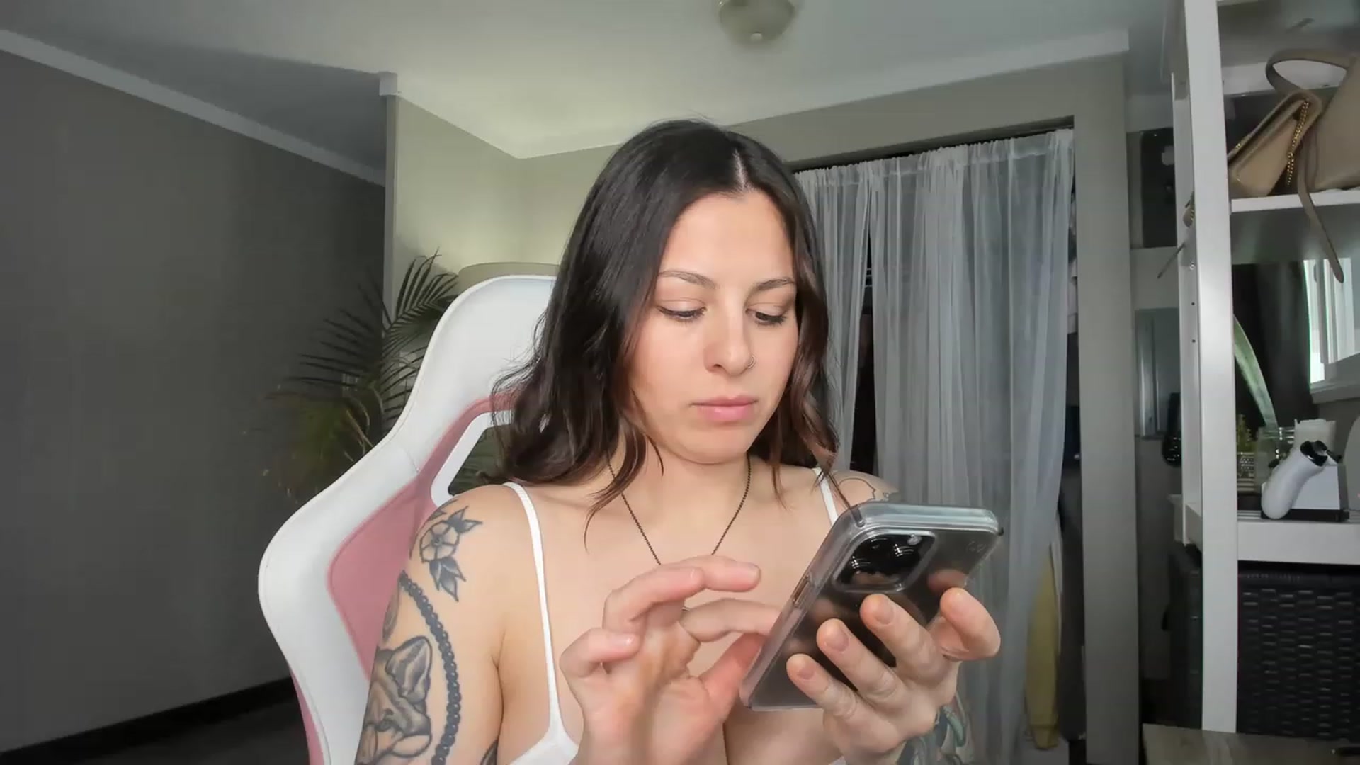 Gallery image thumbnail from Victoria_'s myfreecams stream on, 12/22/2022, 22:46 image 1 of 20