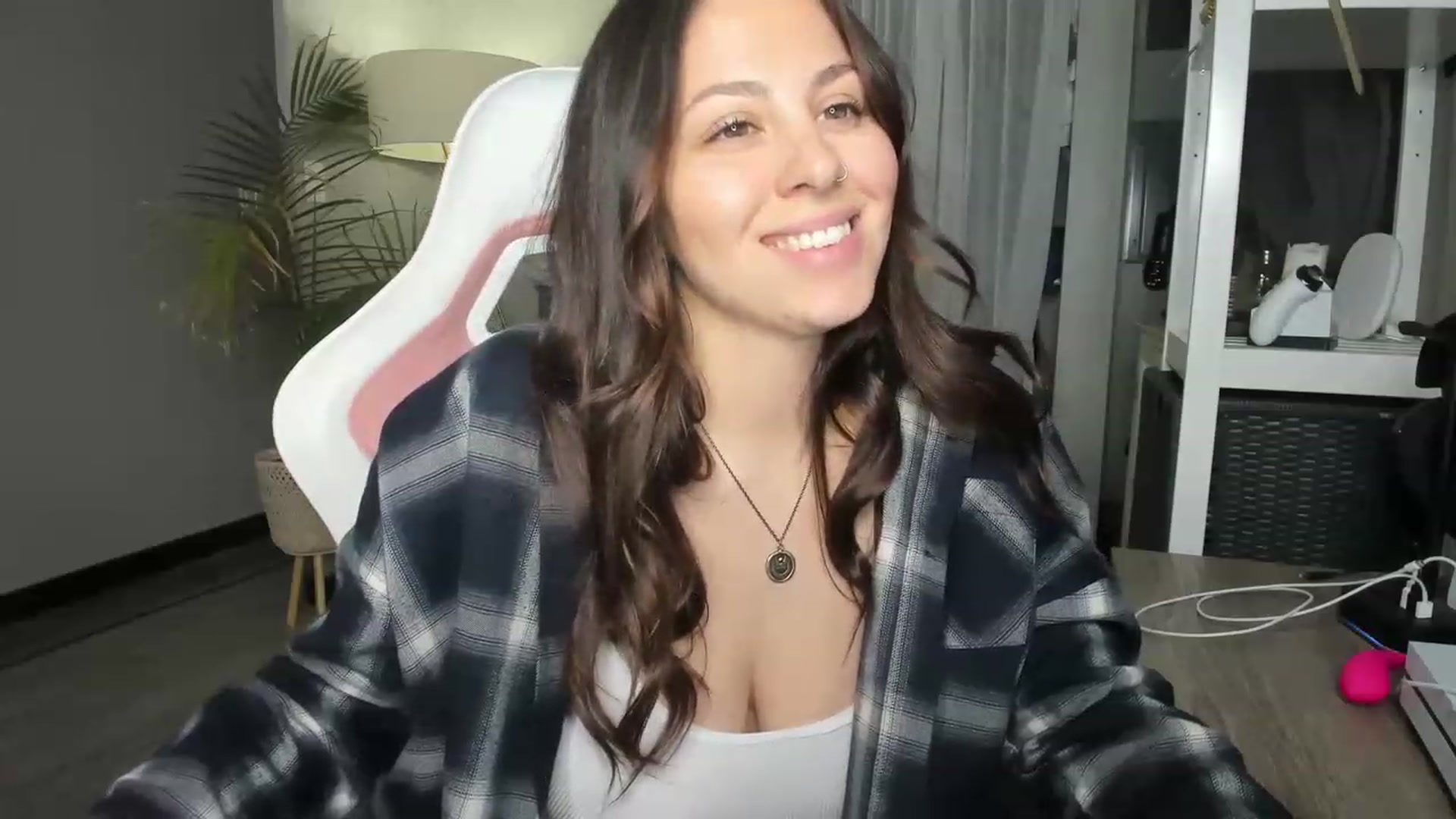Gallery image thumbnail from Victoria_'s myfreecams stream on, 12/23/2022, 01:37 image 9 of 20