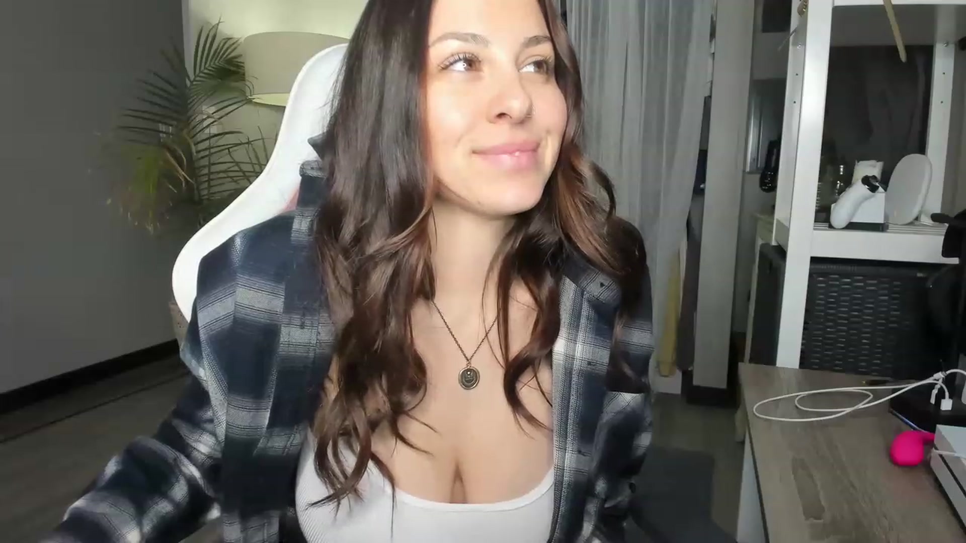 Gallery image thumbnail from Victoria_'s myfreecams stream on, 12/23/2022, 01:37 image 8 of 20