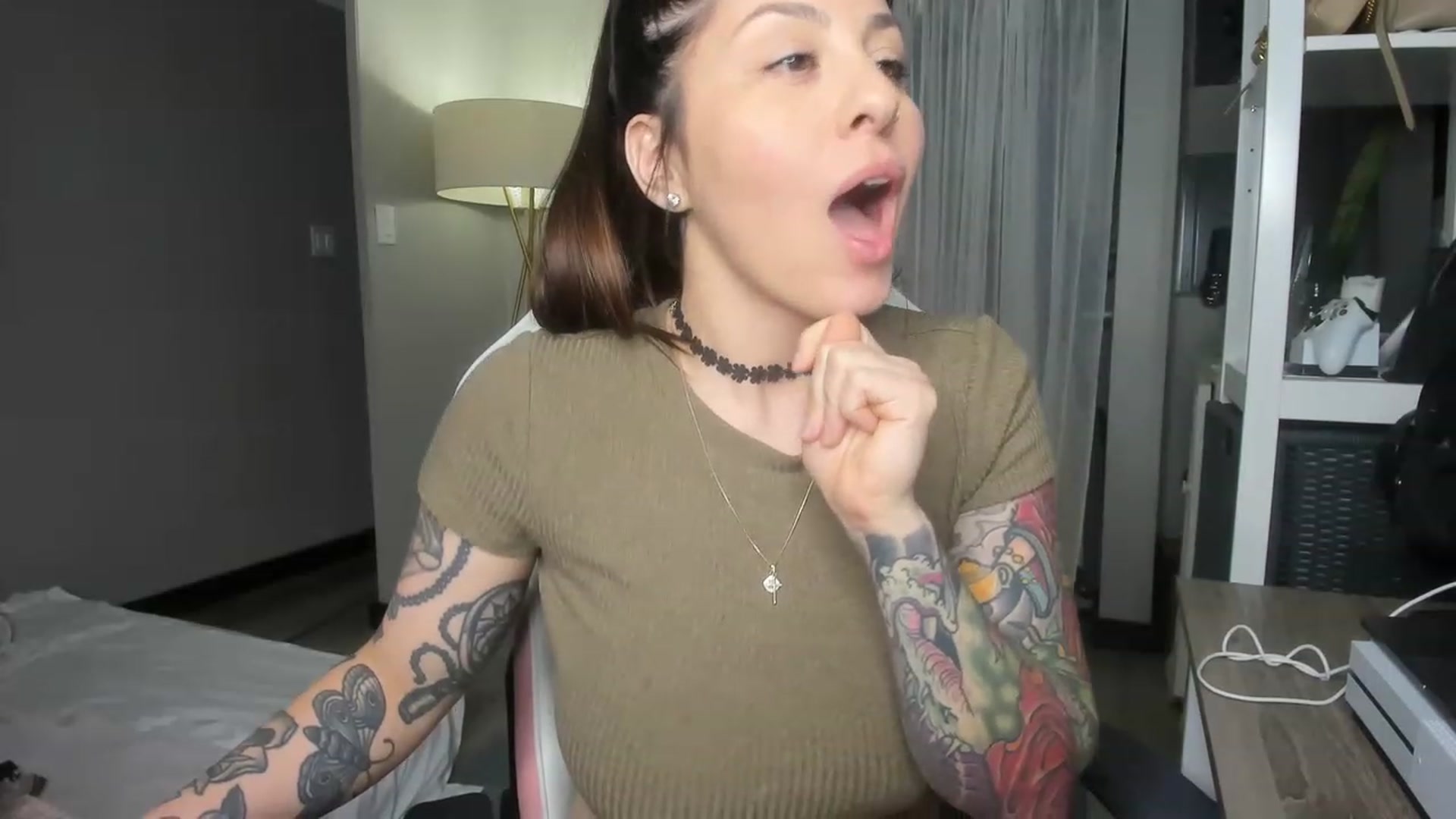 Gallery image thumbnail from Victoria_'s myfreecams stream on, 01/05/2023, 02:59 image 15 of 20
